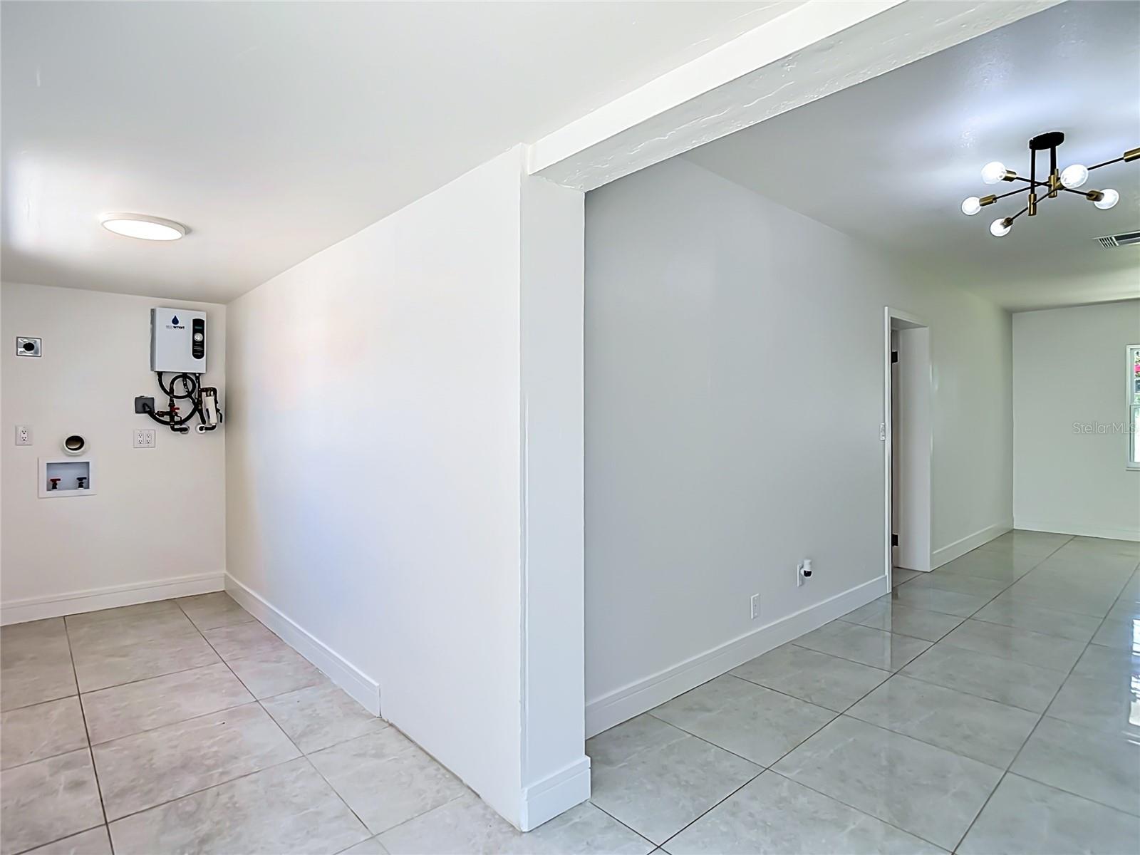 8639 MAY CIR, TAMPA, FL, 33614