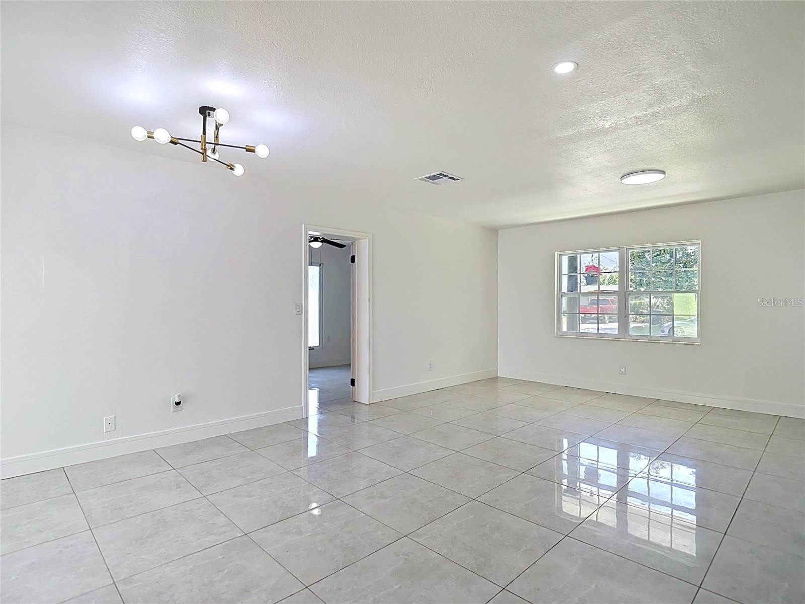 8639 MAY CIR, TAMPA, FL, 33614