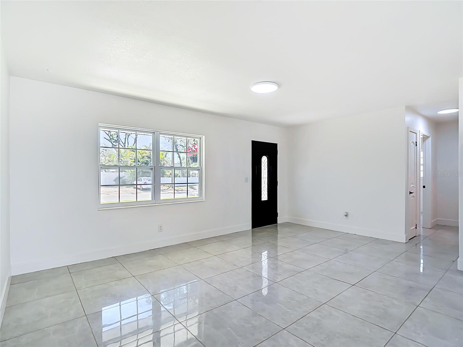 8639 MAY CIR, TAMPA, FL, 33614