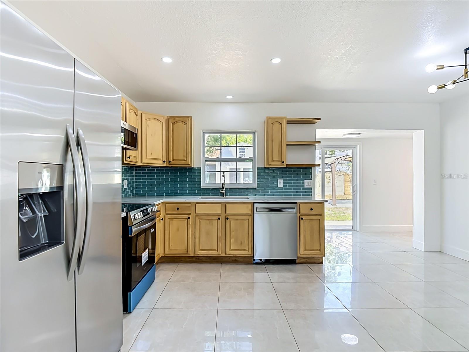 8639 MAY CIR, TAMPA, FL, 33614