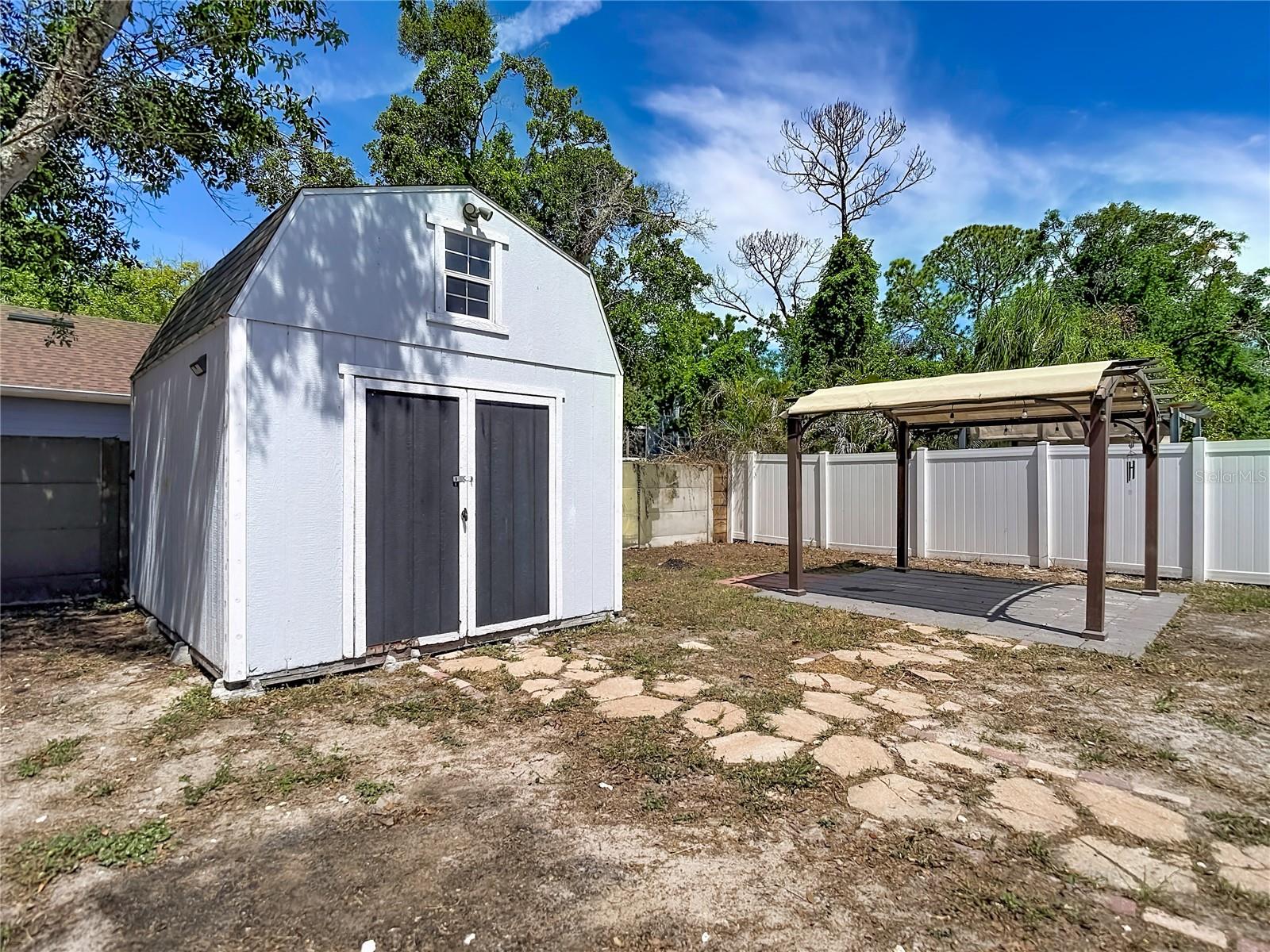 8639 MAY CIR, TAMPA, FL, 33614