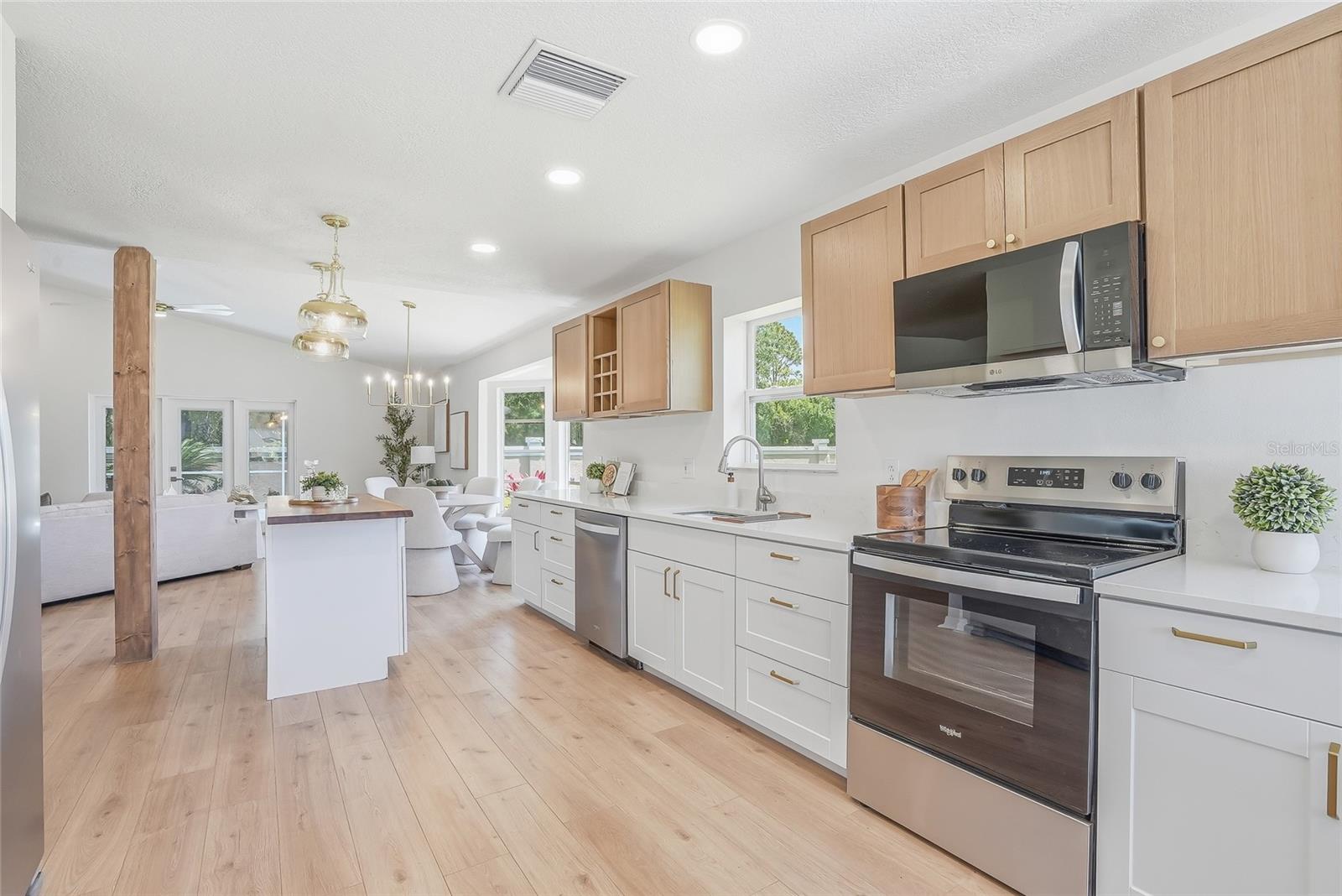6119 55TH AVENUE CIR E, BRADENTON, FL, 34203