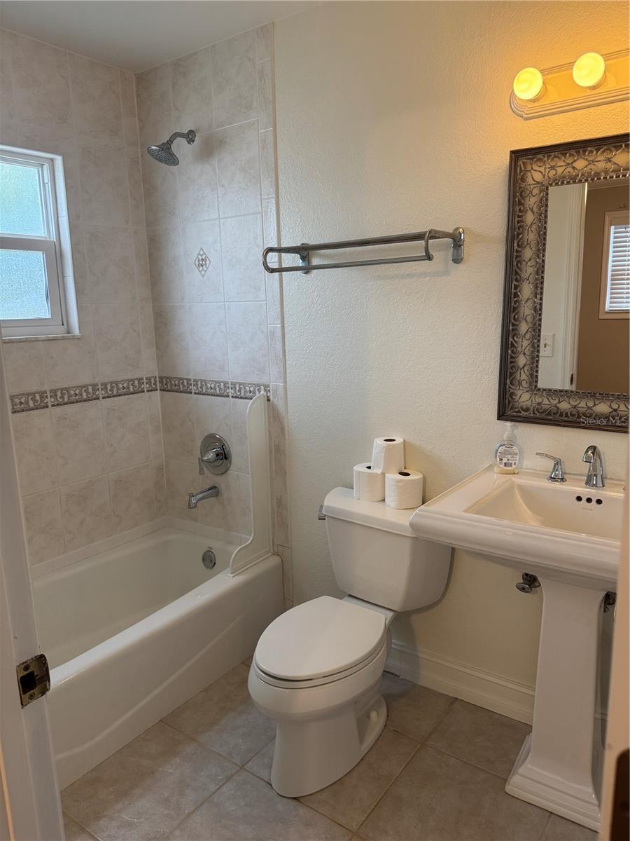 8601 RUE CHATEAU DR, LARGO, FL, 33777