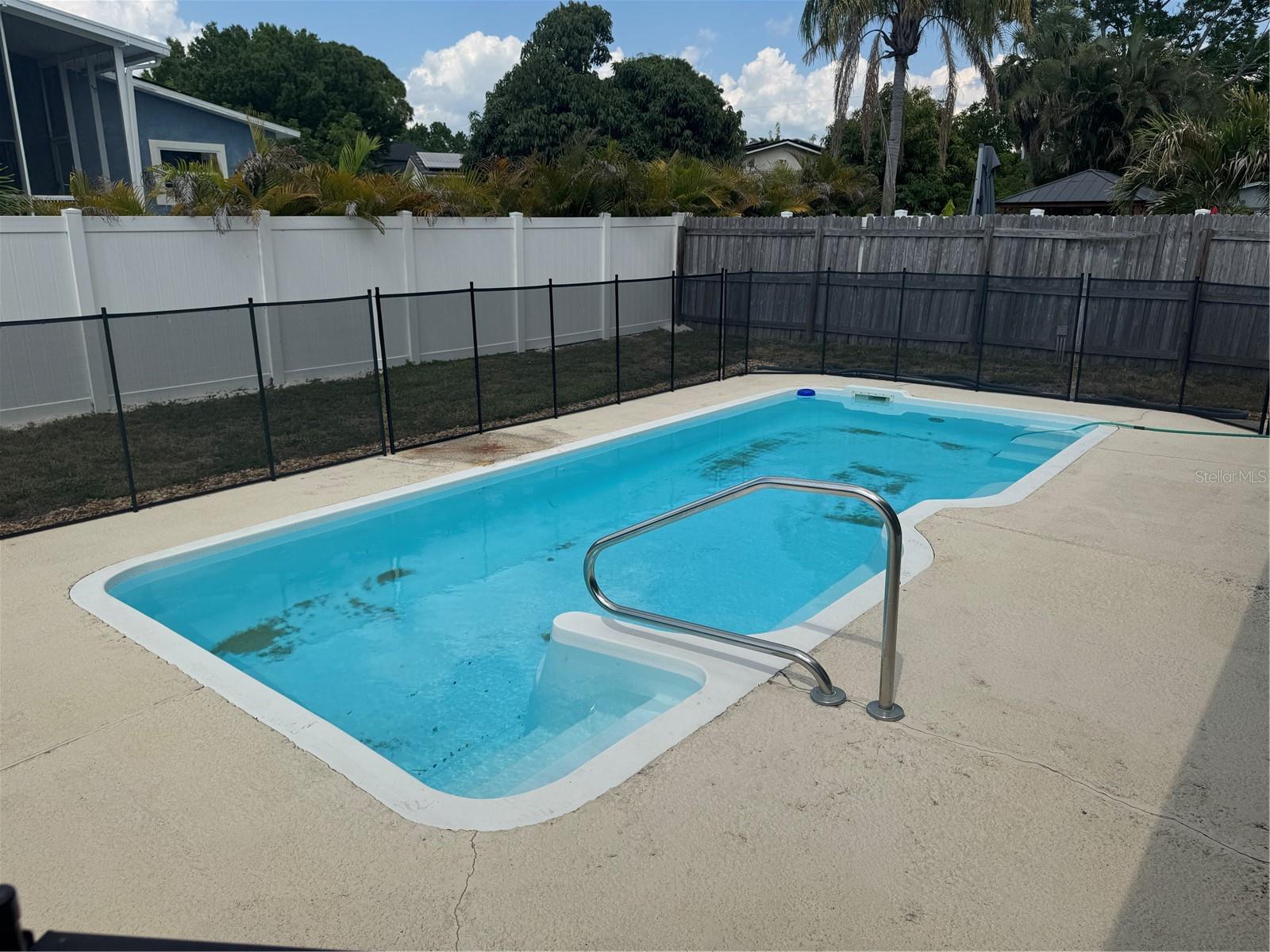 8601 RUE CHATEAU DR, LARGO, FL, 33777