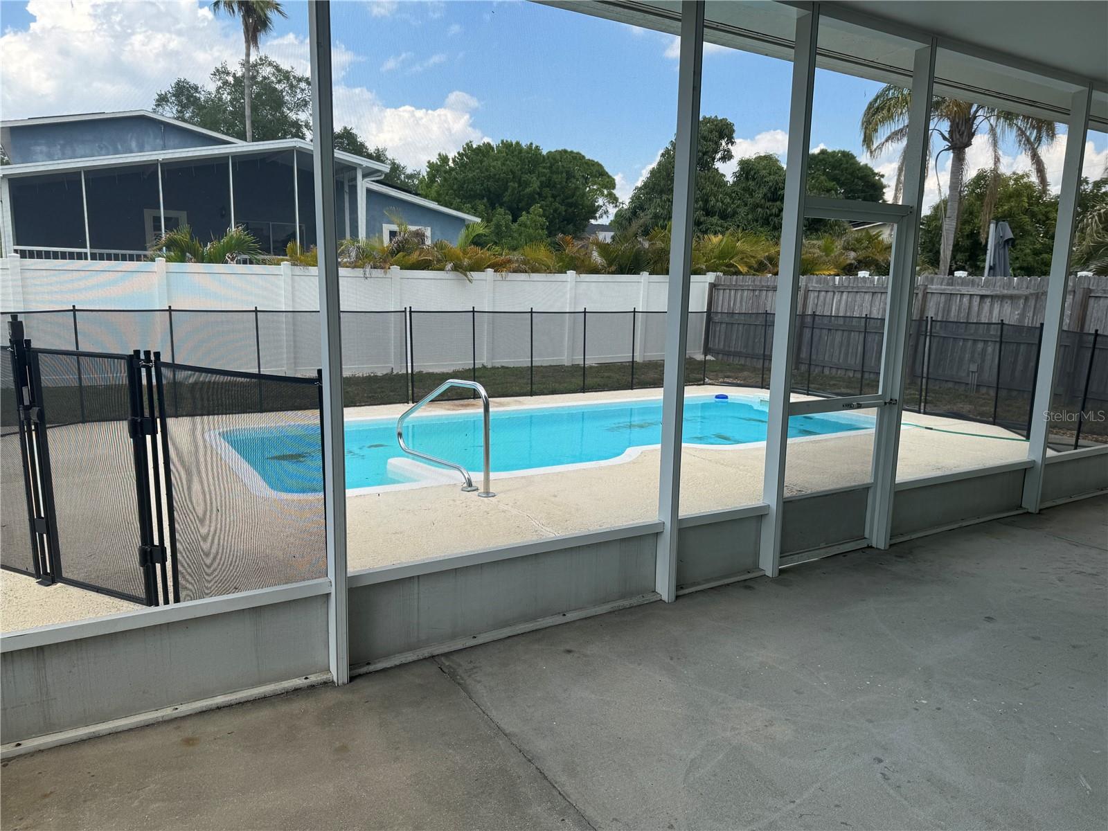 8601 RUE CHATEAU DR, LARGO, FL, 33777