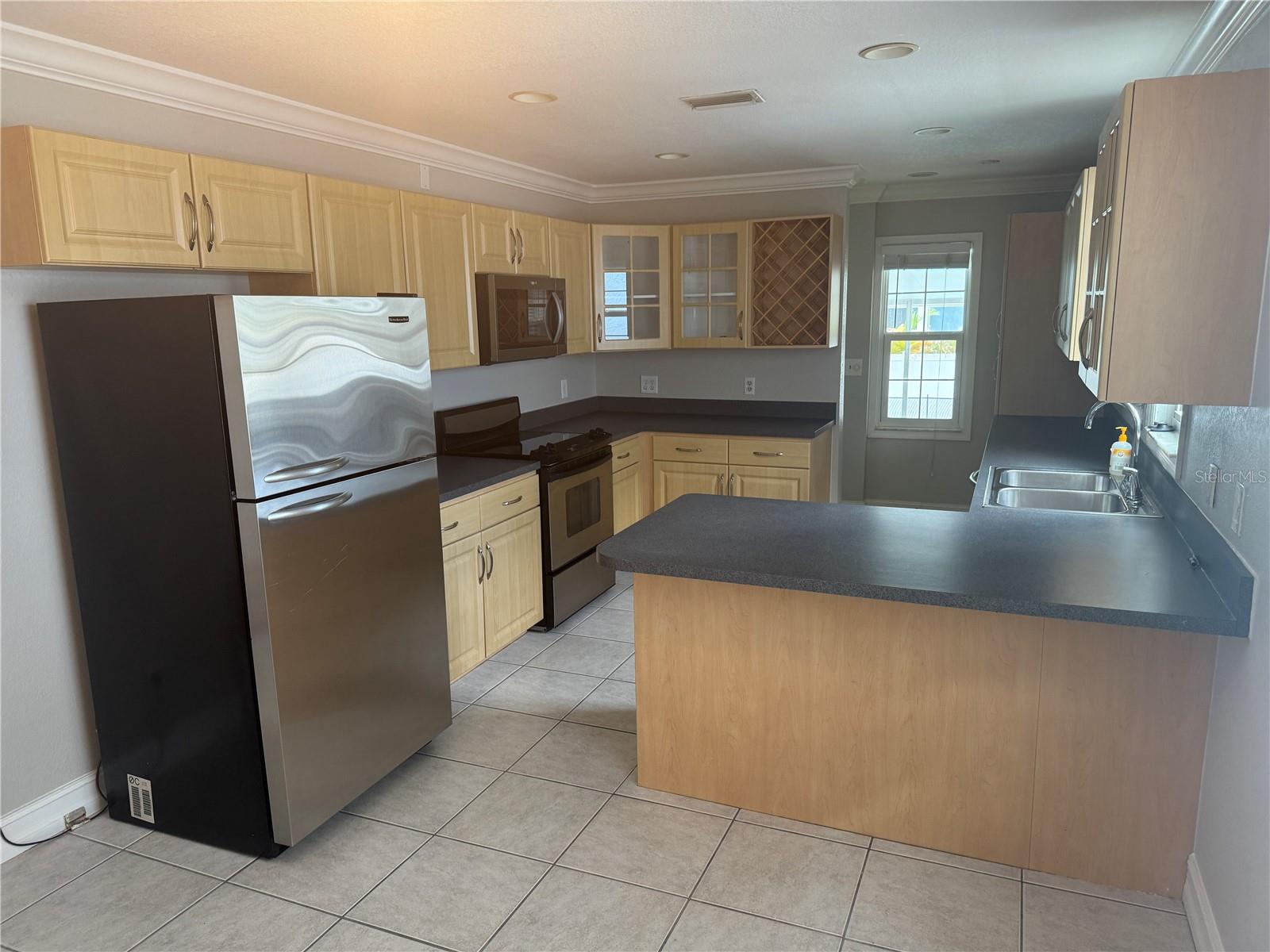 8601 RUE CHATEAU DR, LARGO, FL, 33777