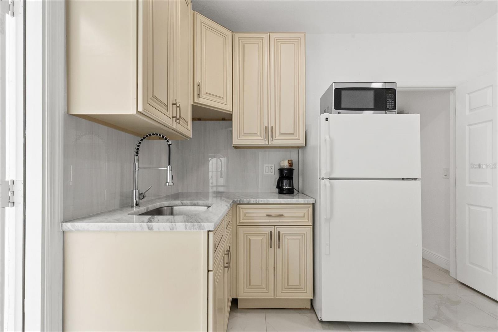 2310 W KNOLLWOOD PL, TAMPA, FL, 33604