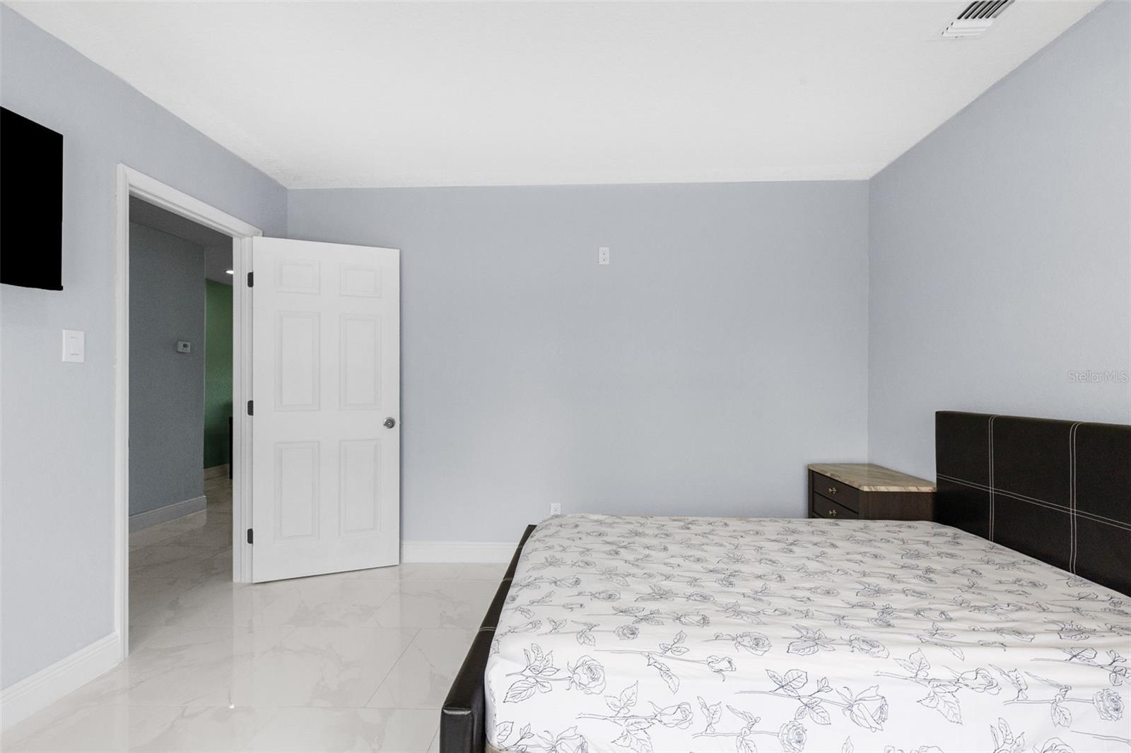 2310 W KNOLLWOOD PL, TAMPA, FL, 33604