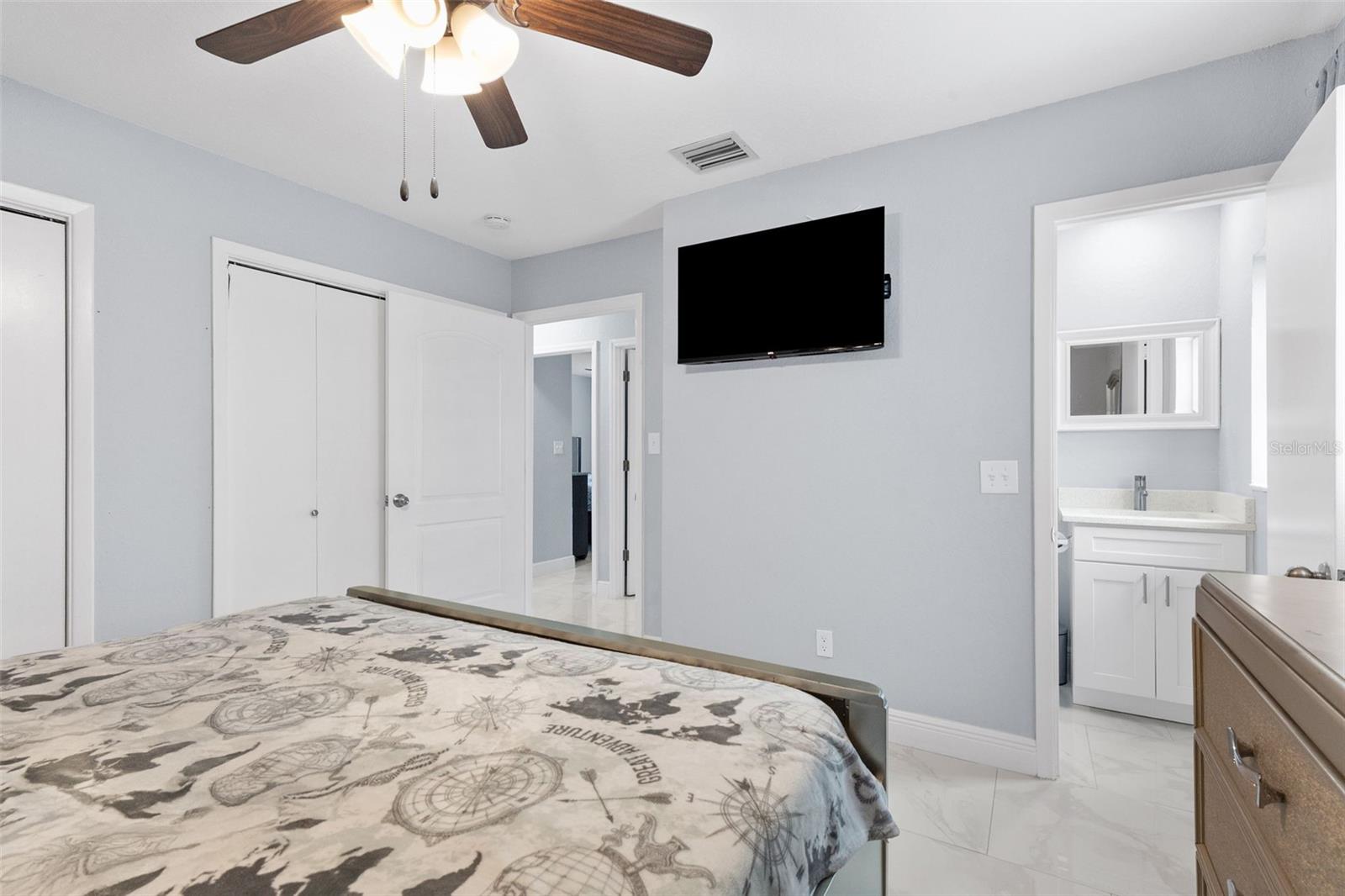 2310 W KNOLLWOOD PL, TAMPA, FL, 33604