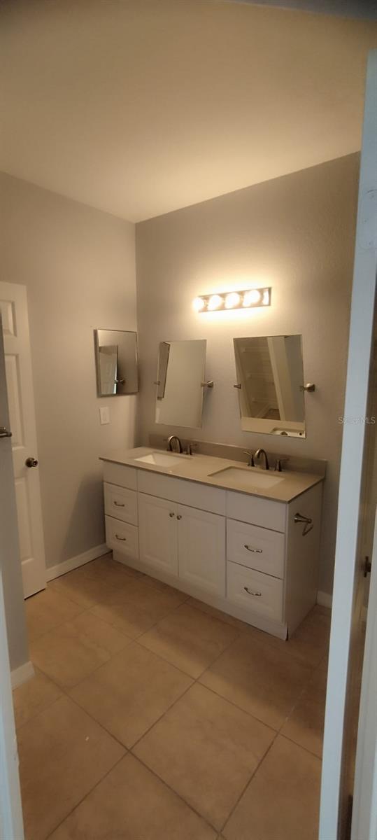 2544 ROBERT TRENT DR #825, ORLANDO, FL, 32835