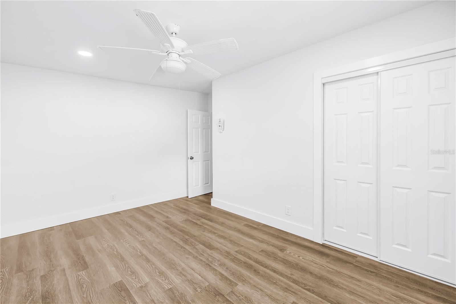 110 NE MONROE CIR N #1, ST PETERSBURG, FL, 33702