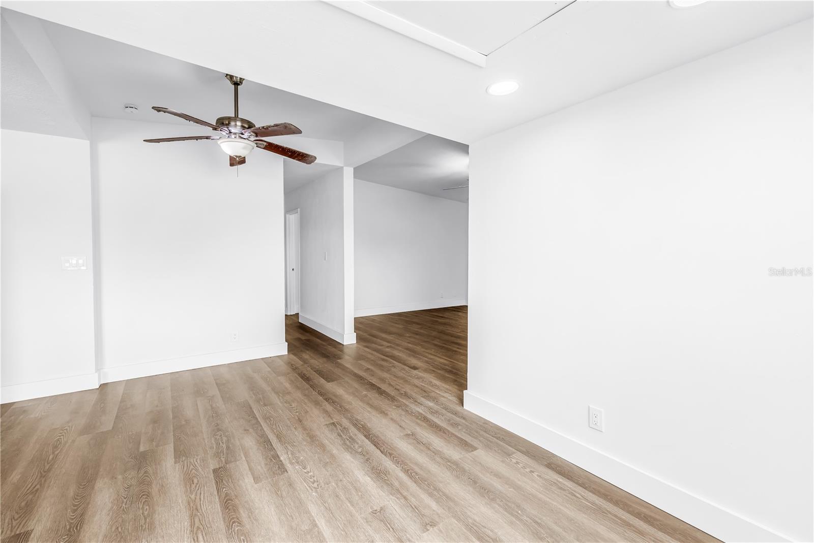 110 NE MONROE CIR N #1, ST PETERSBURG, FL, 33702