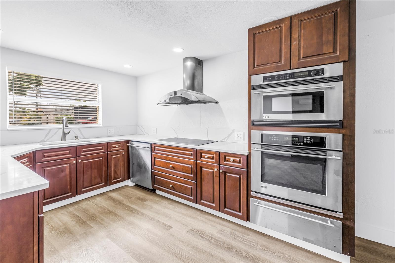 110 NE MONROE CIR N #1, ST PETERSBURG, FL, 33702