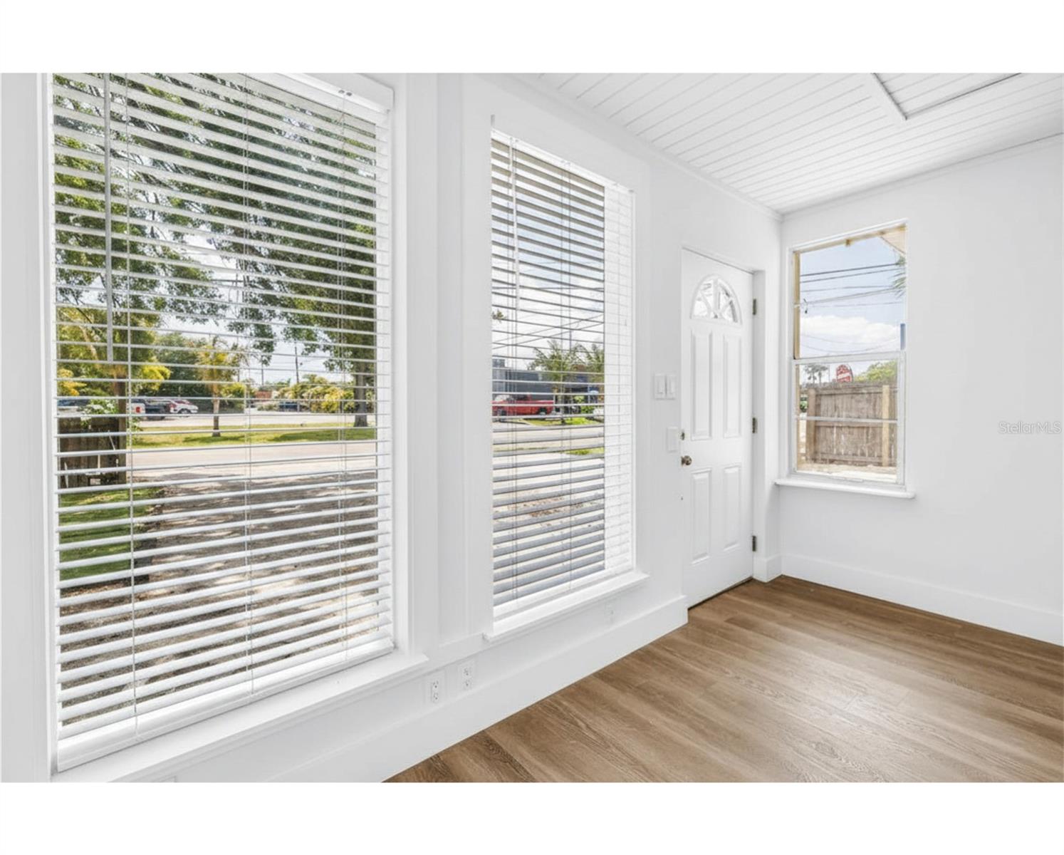 110 NE MONROE CIR N #1, ST PETERSBURG, FL, 33702