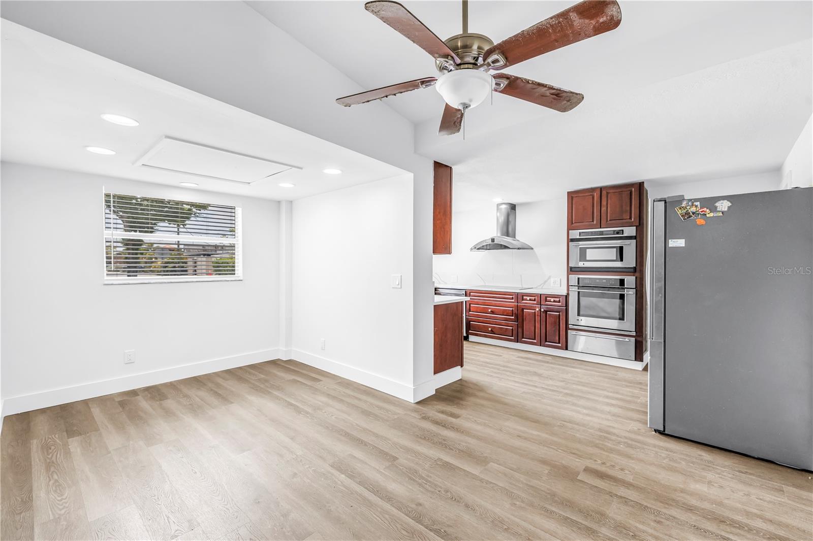 110 NE MONROE CIR N #1, ST PETERSBURG, FL, 33702