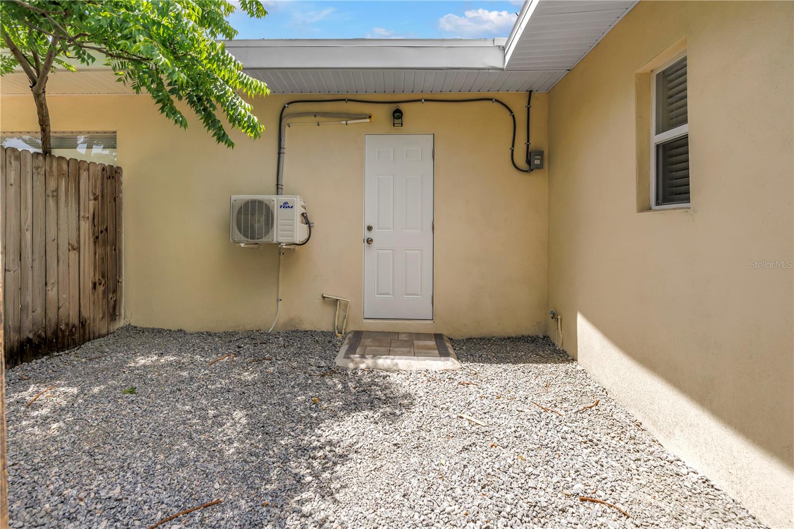 110 NE MONROE CIR N #1, ST PETERSBURG, FL, 33702