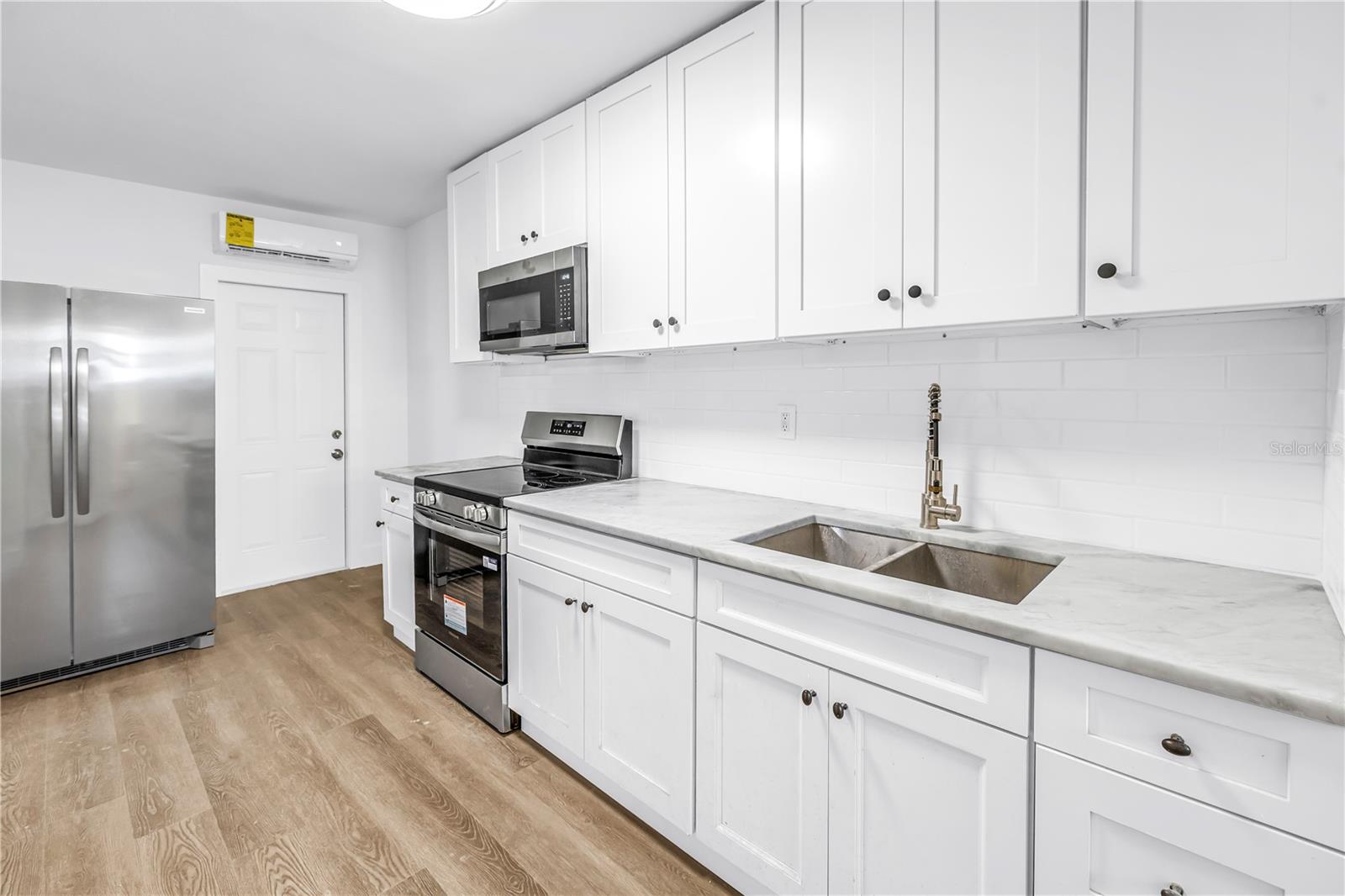 110 NE MONROE CIR N #1, ST PETERSBURG, FL, 33702