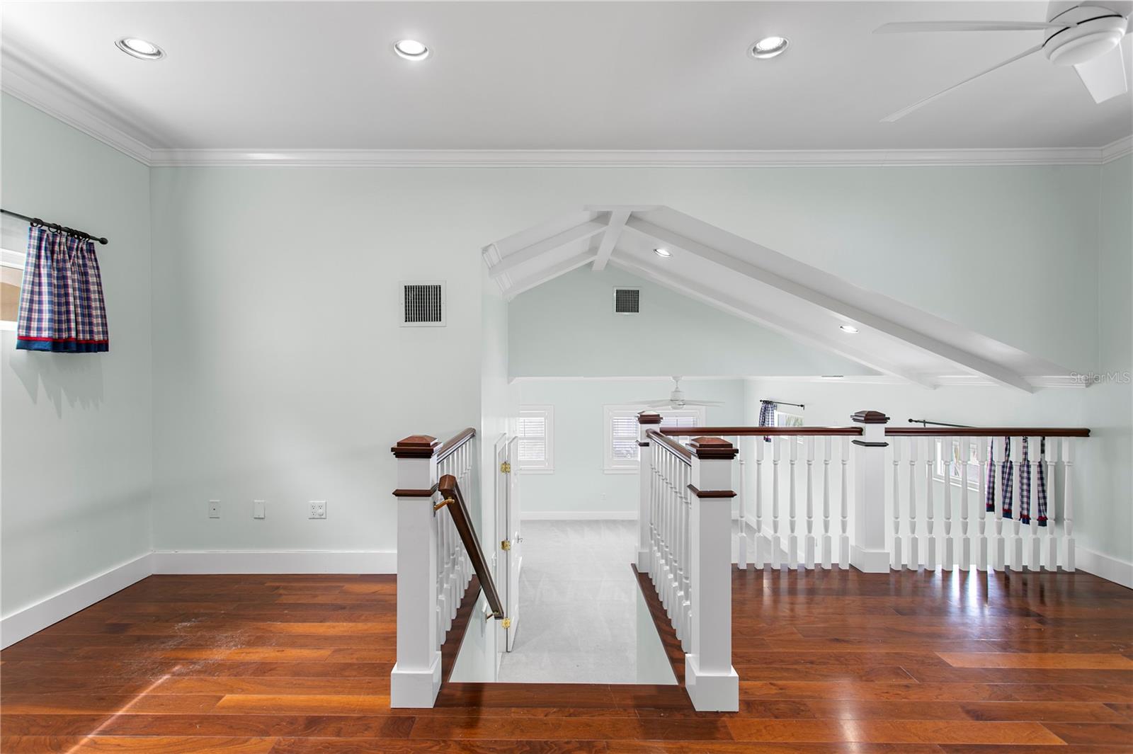 215 HARRISON AVE, BELLEAIR BEACH, FL, 33786