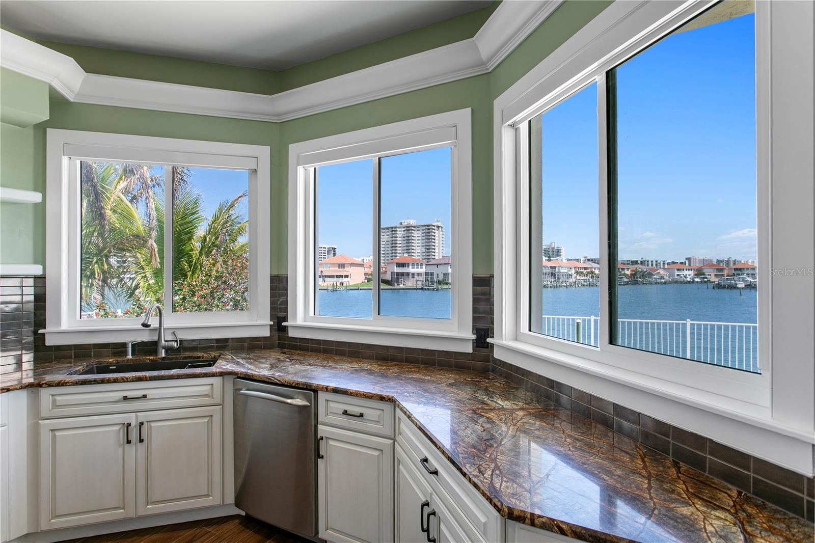 215 HARRISON AVE, BELLEAIR BEACH, FL, 33786