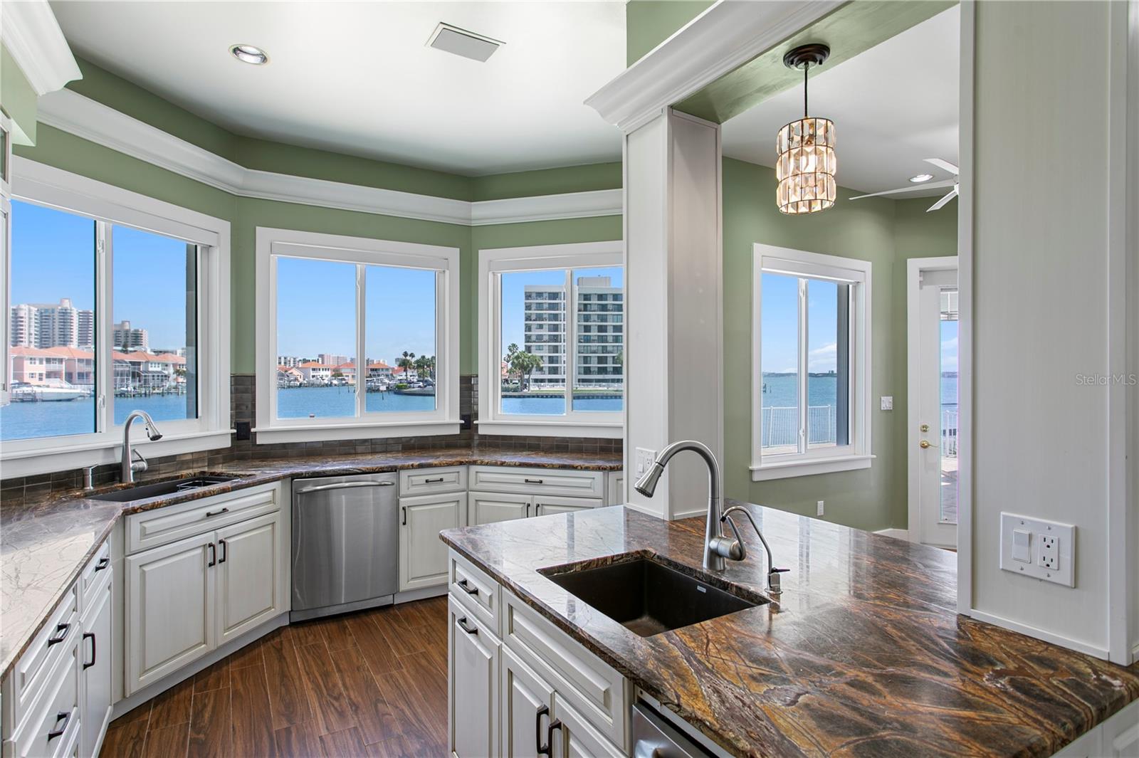 215 HARRISON AVE, BELLEAIR BEACH, FL, 33786
