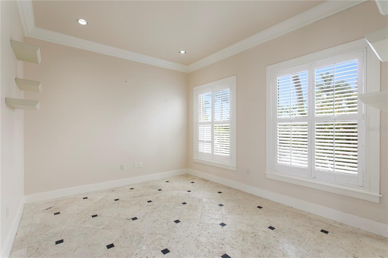 215 HARRISON AVE, BELLEAIR BEACH, FL, 33786