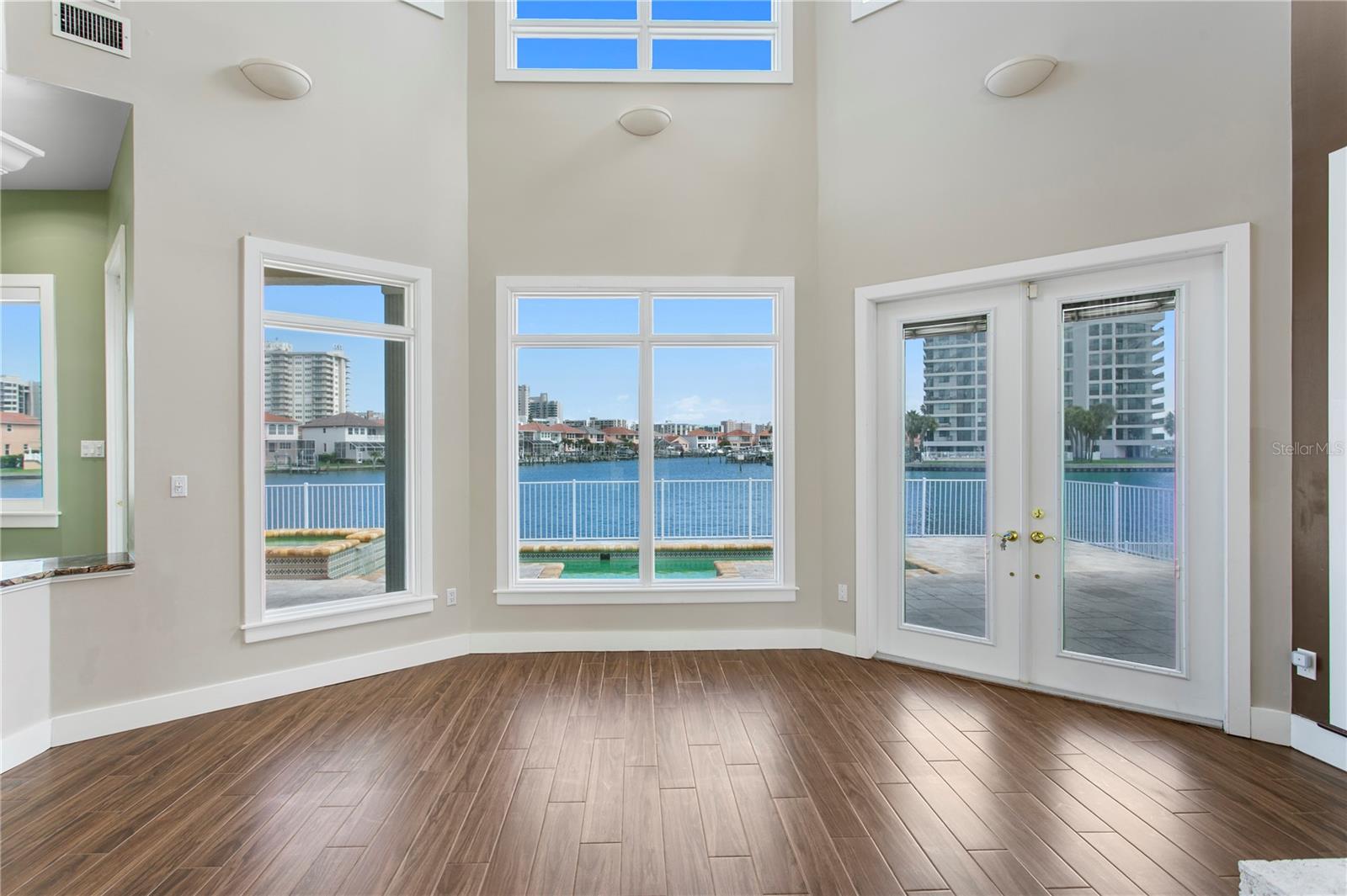 215 HARRISON AVE, BELLEAIR BEACH, FL, 33786