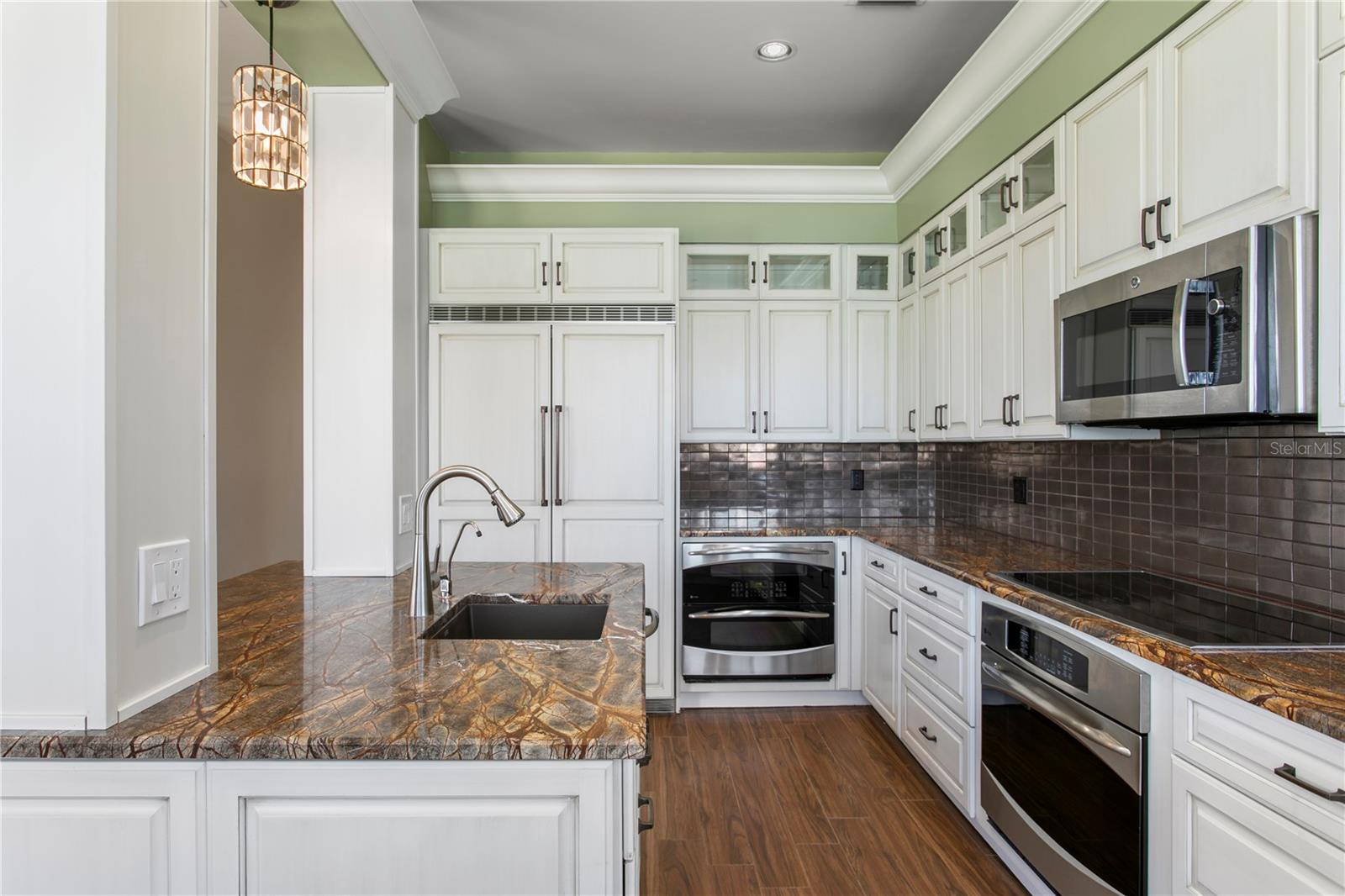 215 HARRISON AVE, BELLEAIR BEACH, FL, 33786