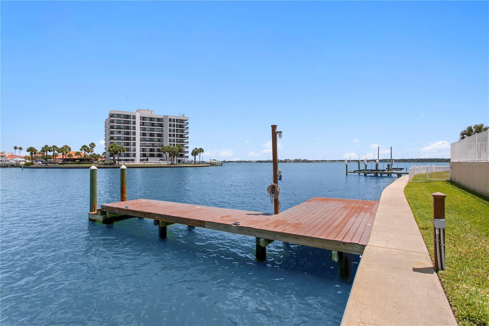 215 HARRISON AVE, BELLEAIR BEACH, FL, 33786