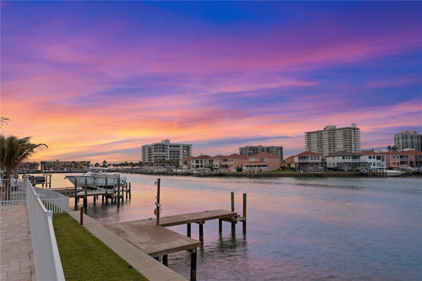 215 HARRISON AVE, BELLEAIR BEACH, FL, 33786