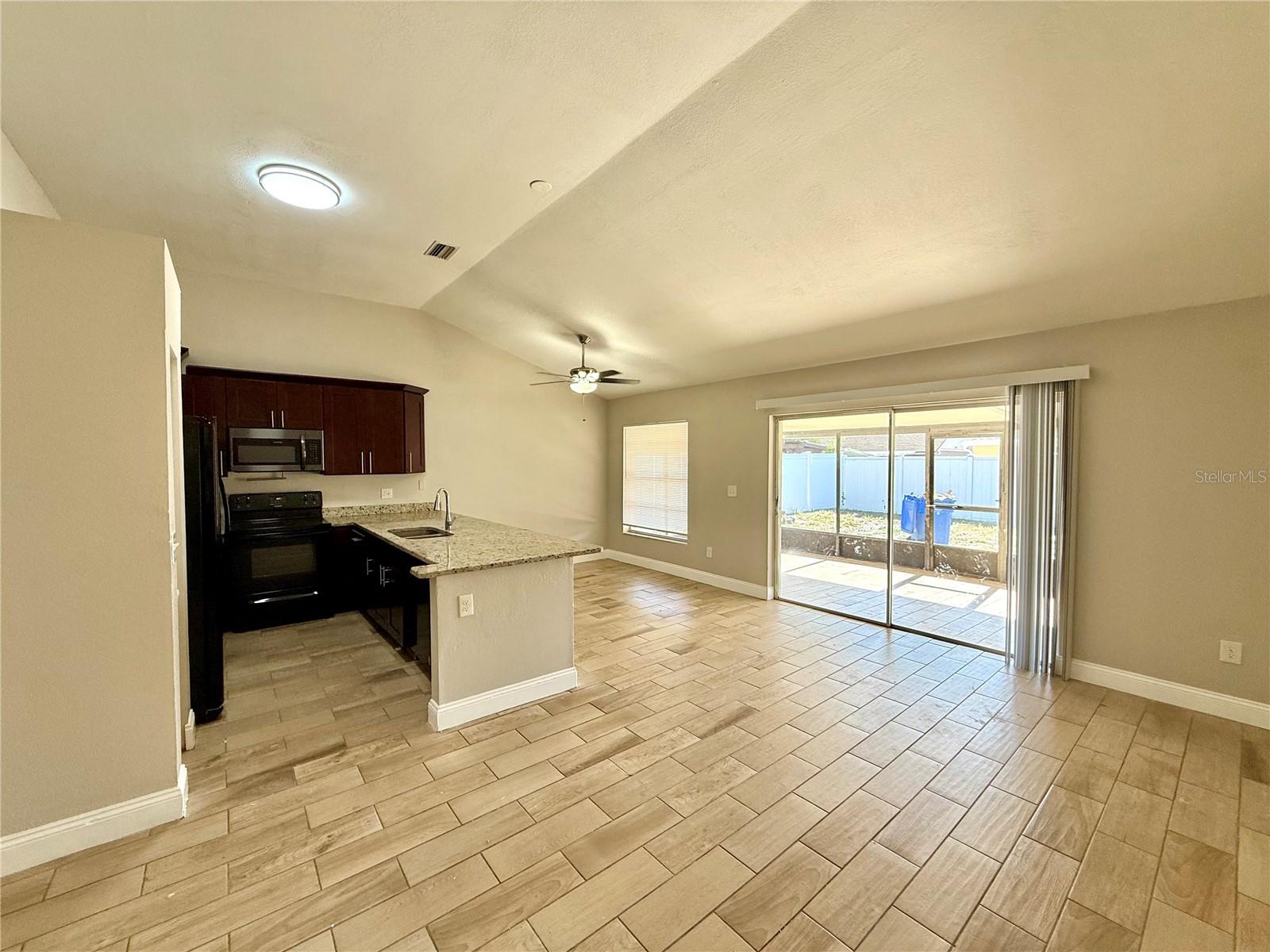 7048 HOLLOWELL DR, TAMPA, FL, 33634