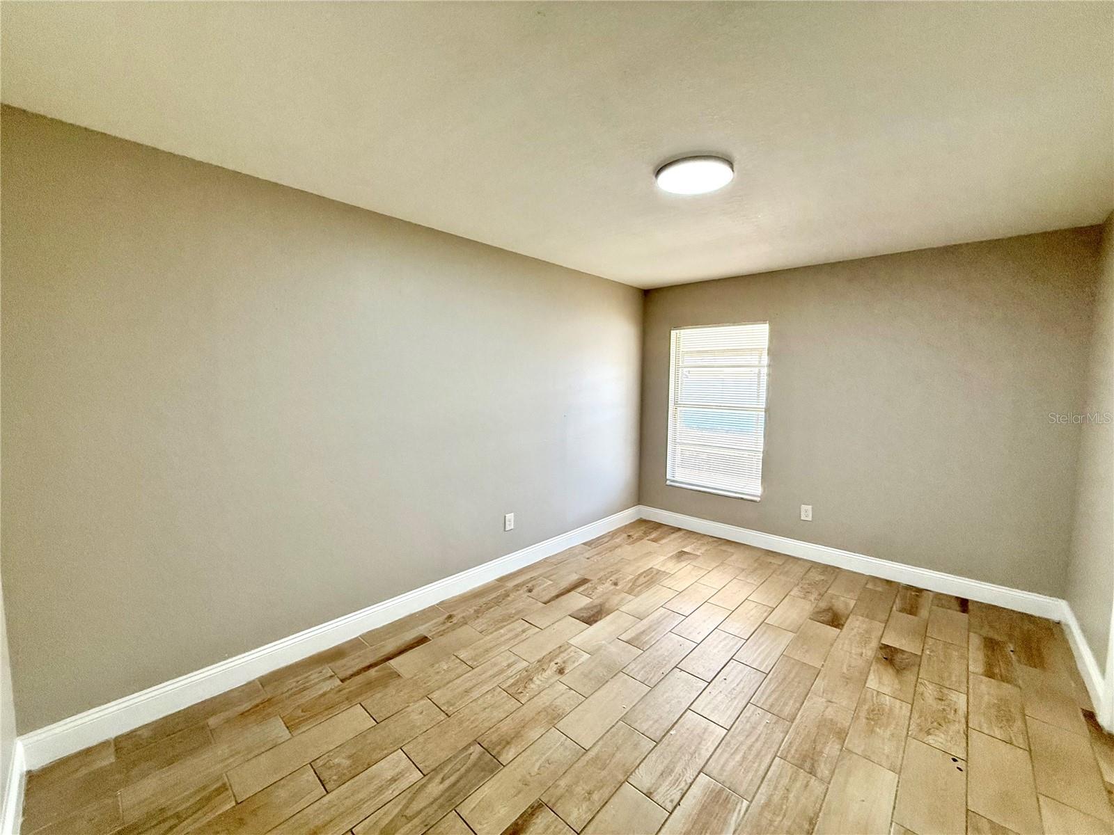 7048 HOLLOWELL DR, TAMPA, FL, 33634