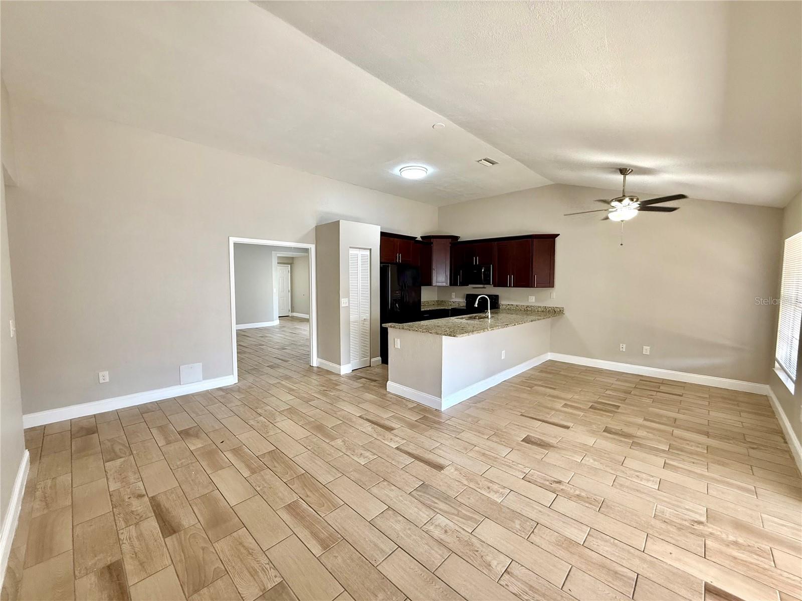 7048 HOLLOWELL DR, TAMPA, FL, 33634