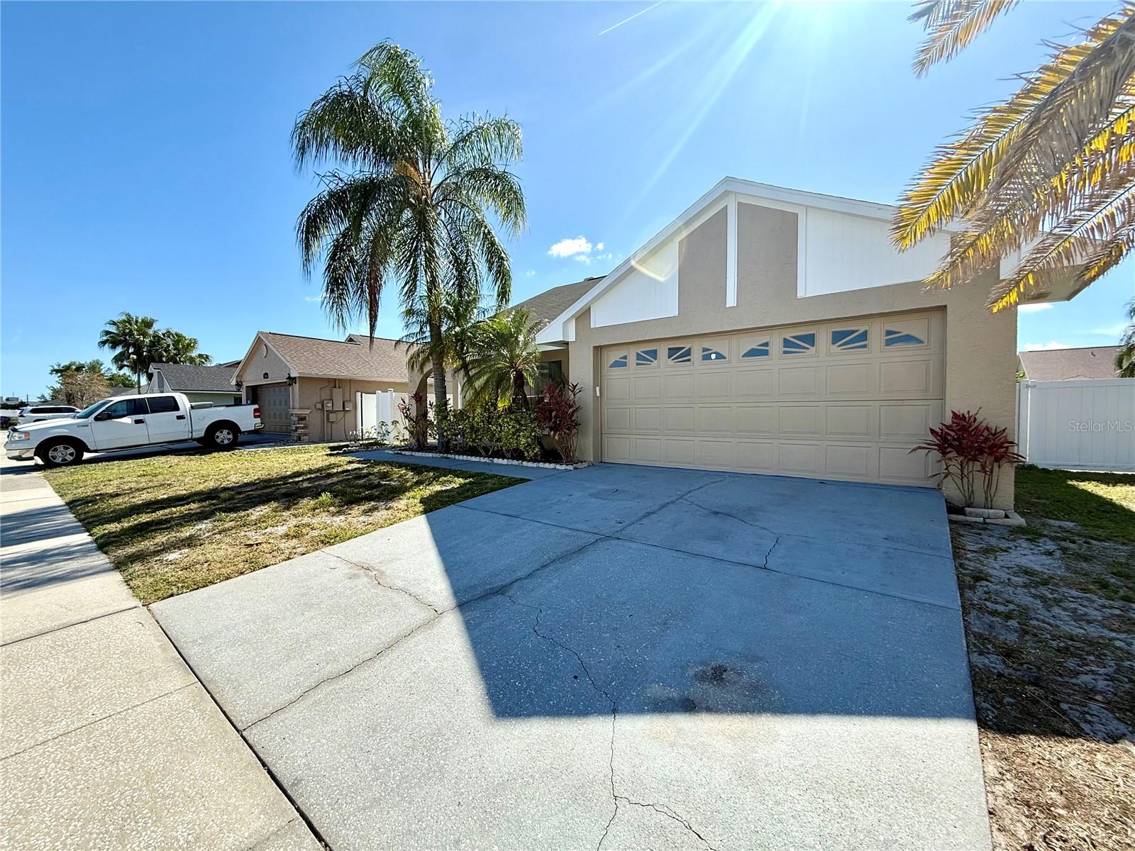 7048 HOLLOWELL DR, TAMPA, FL, 33634