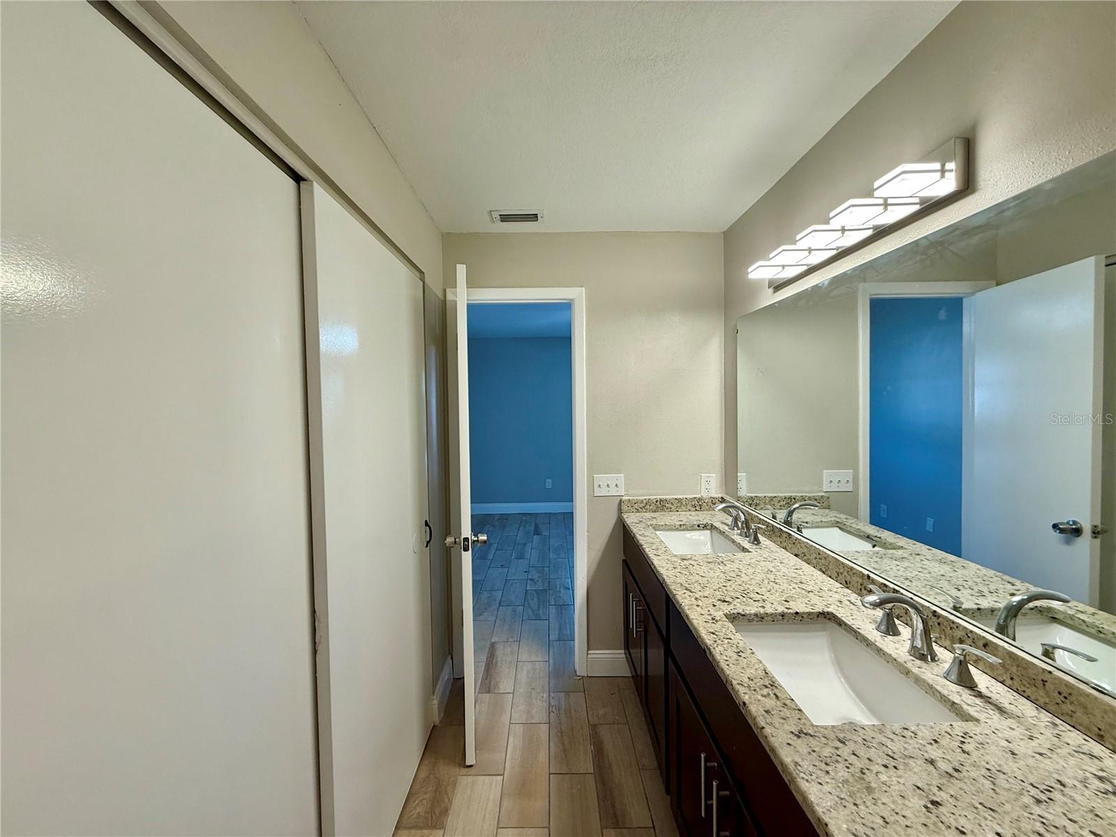 7048 HOLLOWELL DR, TAMPA, FL, 33634