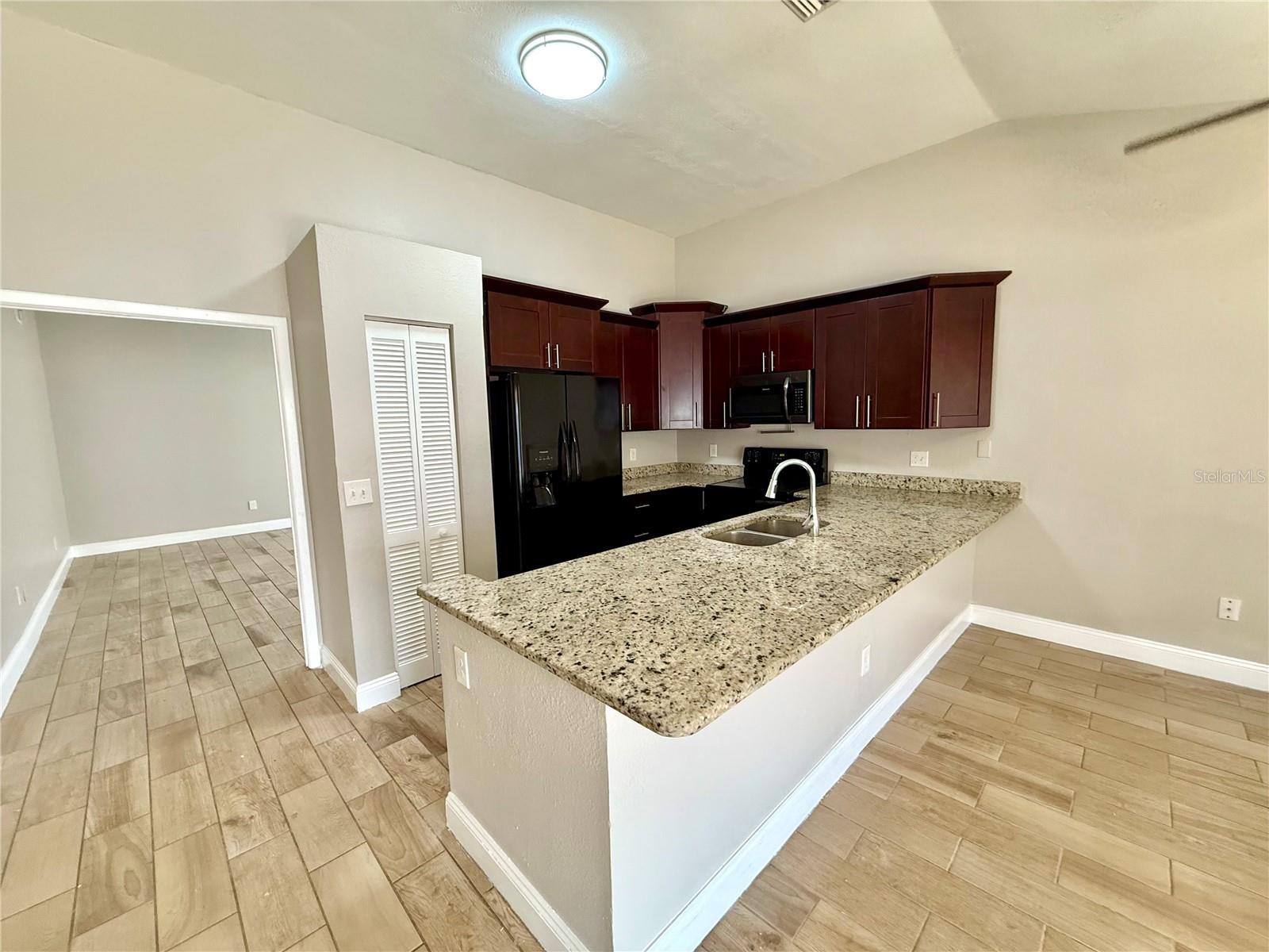 7048 HOLLOWELL DR, TAMPA, FL, 33634