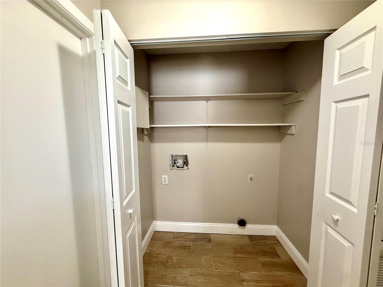 7048 HOLLOWELL DR, TAMPA, FL, 33634