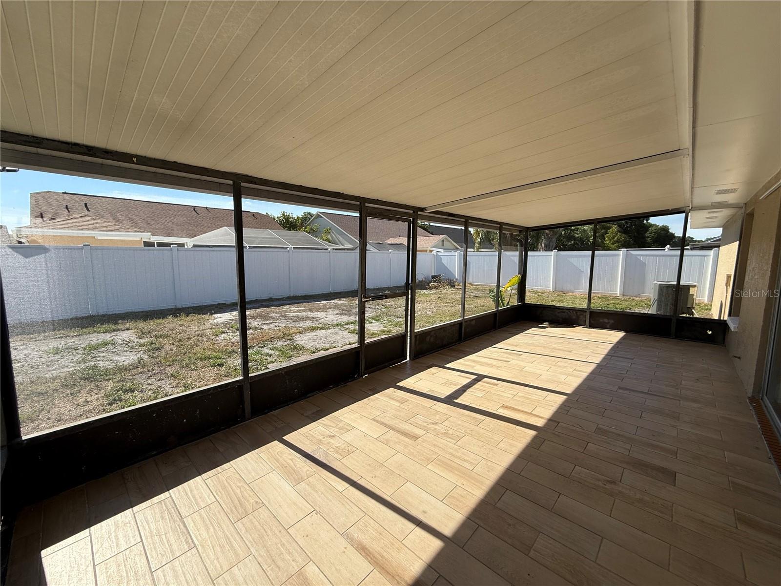 7048 HOLLOWELL DR, TAMPA, FL, 33634