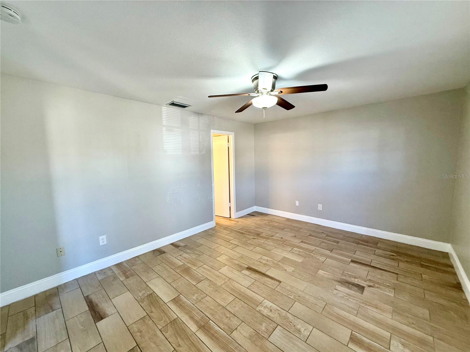 7048 HOLLOWELL DR, TAMPA, FL, 33634