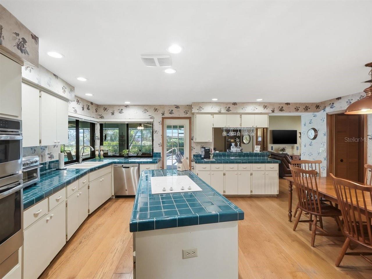 5046 BARROWE DR, TAMPA, FL, 33624