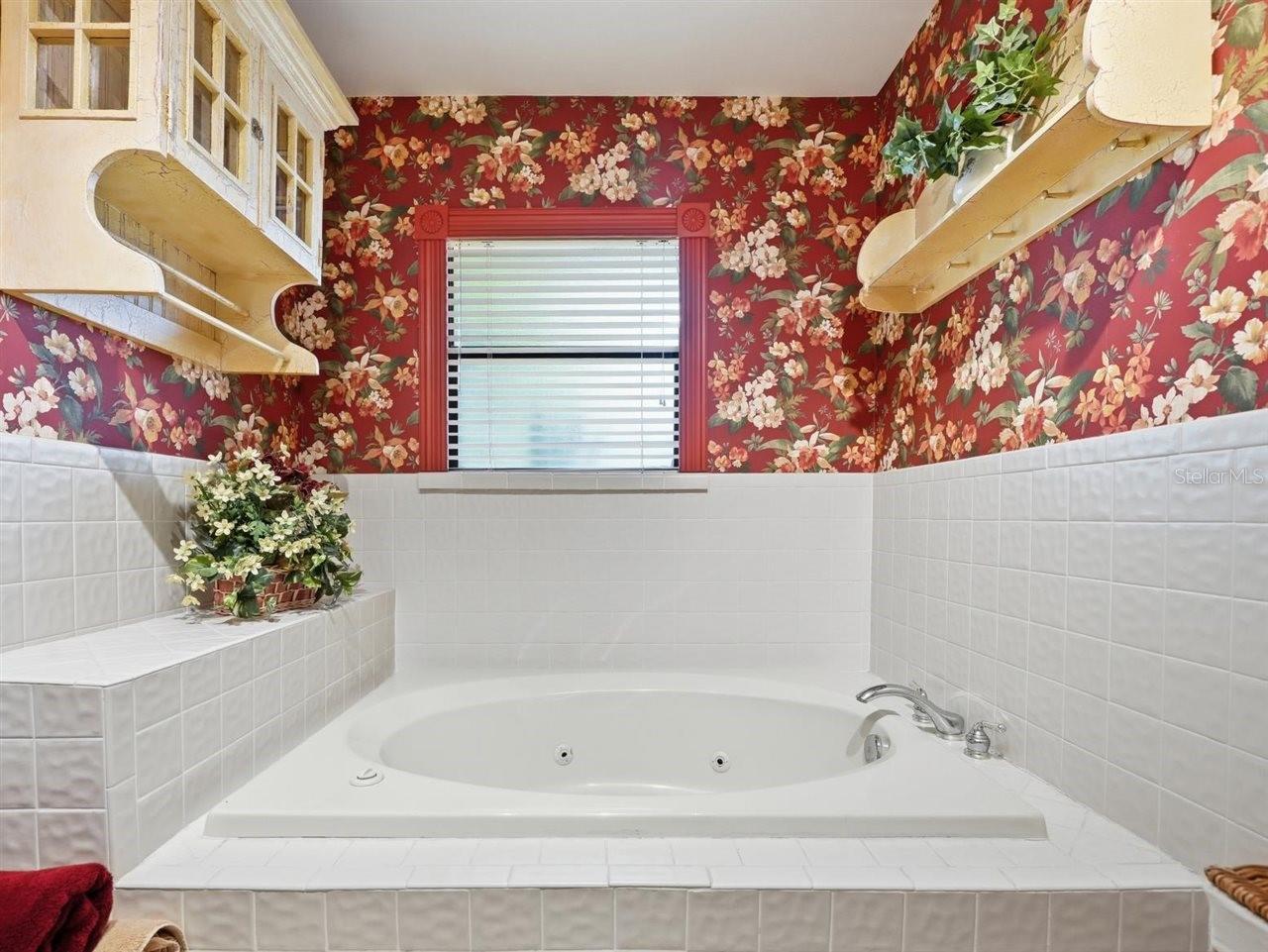 5046 BARROWE DR, TAMPA, FL, 33624