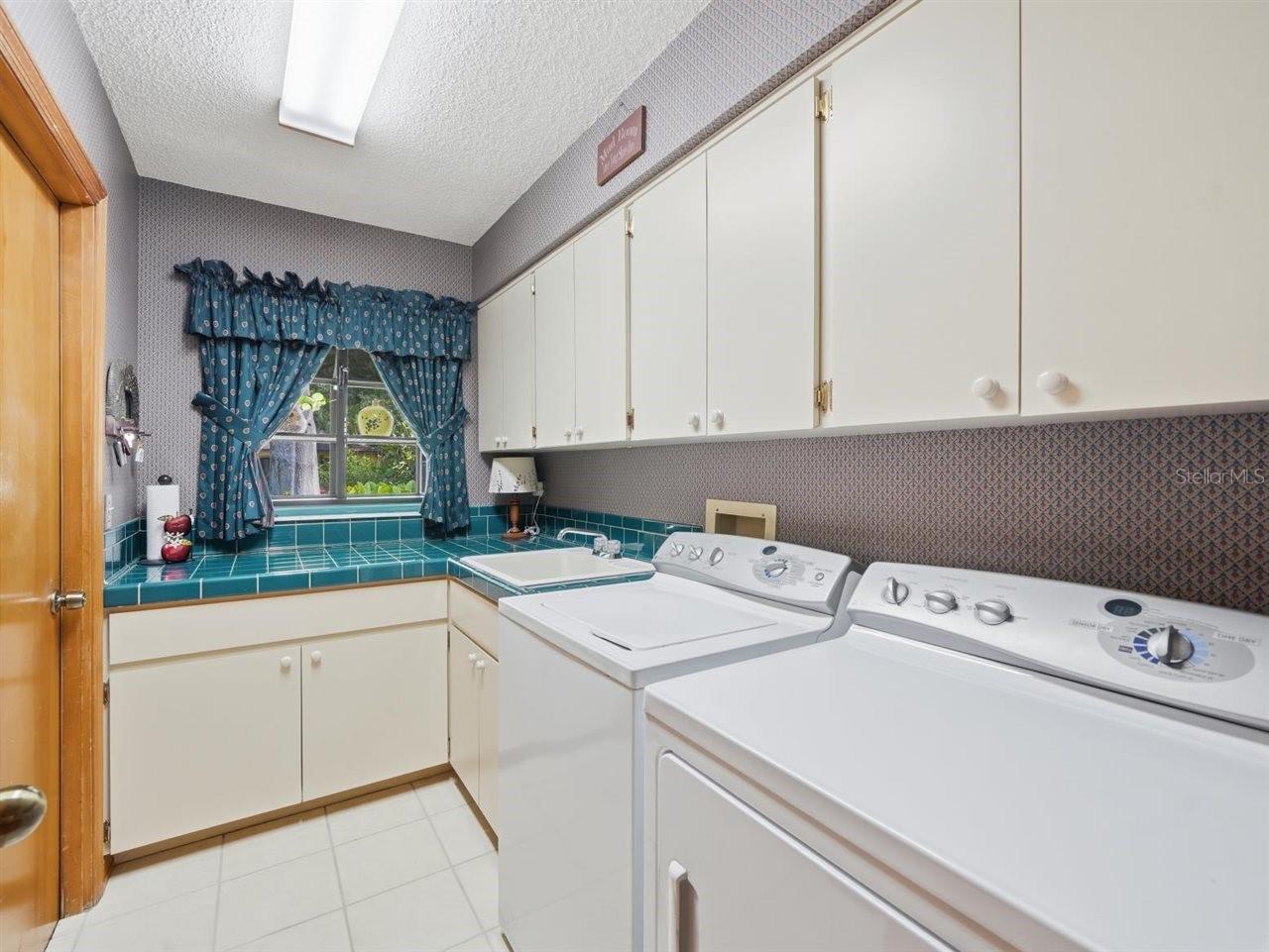5046 BARROWE DR, TAMPA, FL, 33624