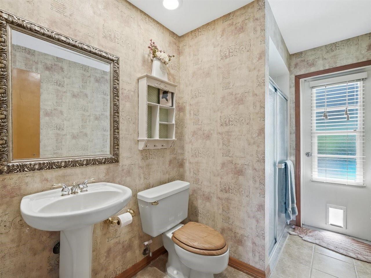 5046 BARROWE DR, TAMPA, FL, 33624