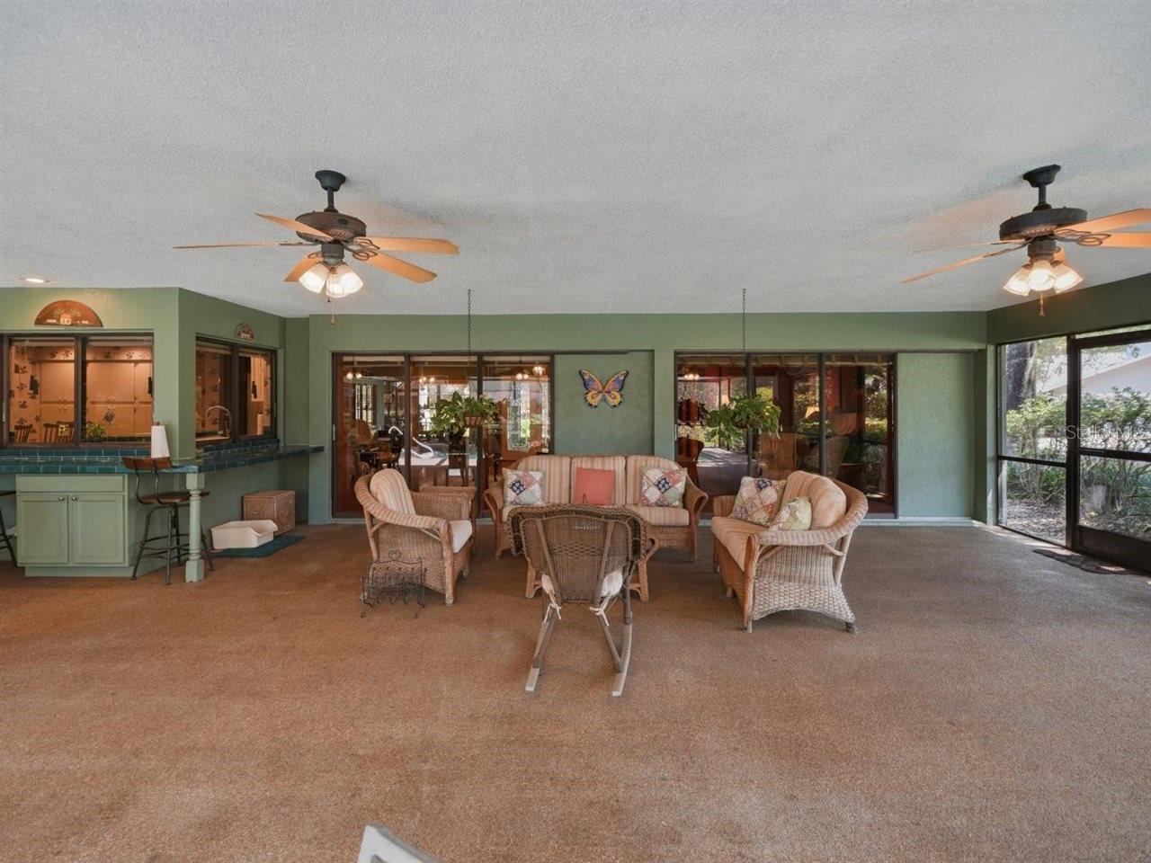 5046 BARROWE DR, TAMPA, FL, 33624