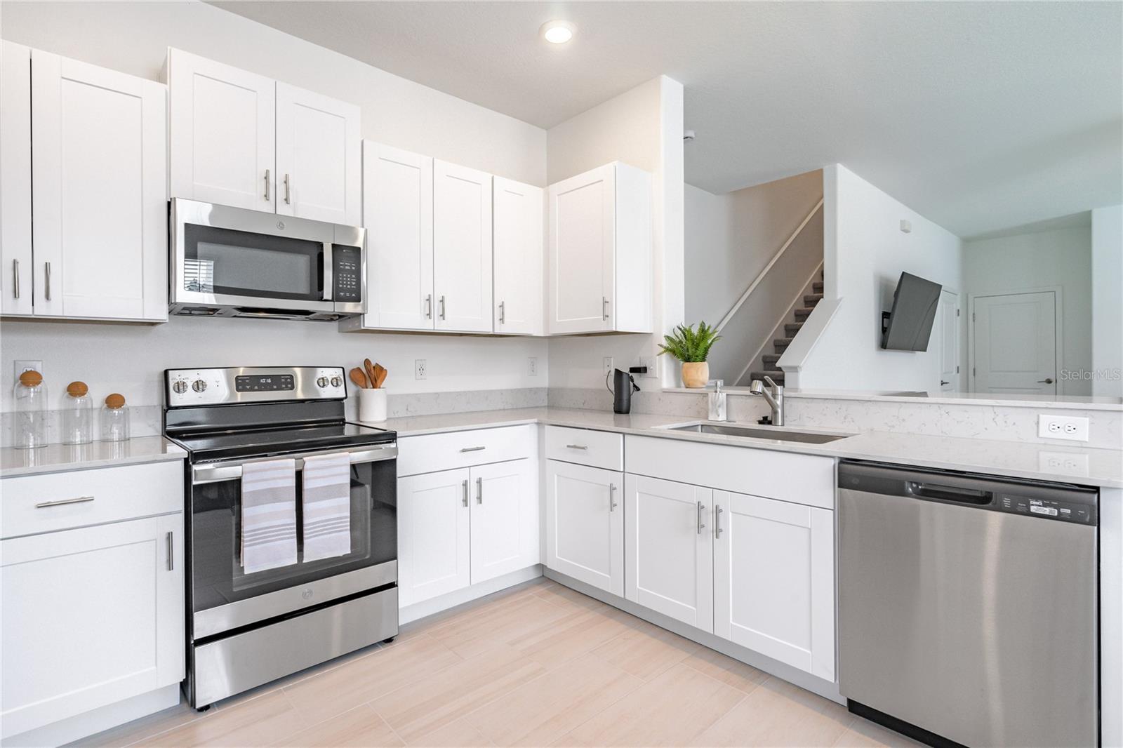 5095 CAPRI HARBOR DR, WIMAUMA, FL, 33598