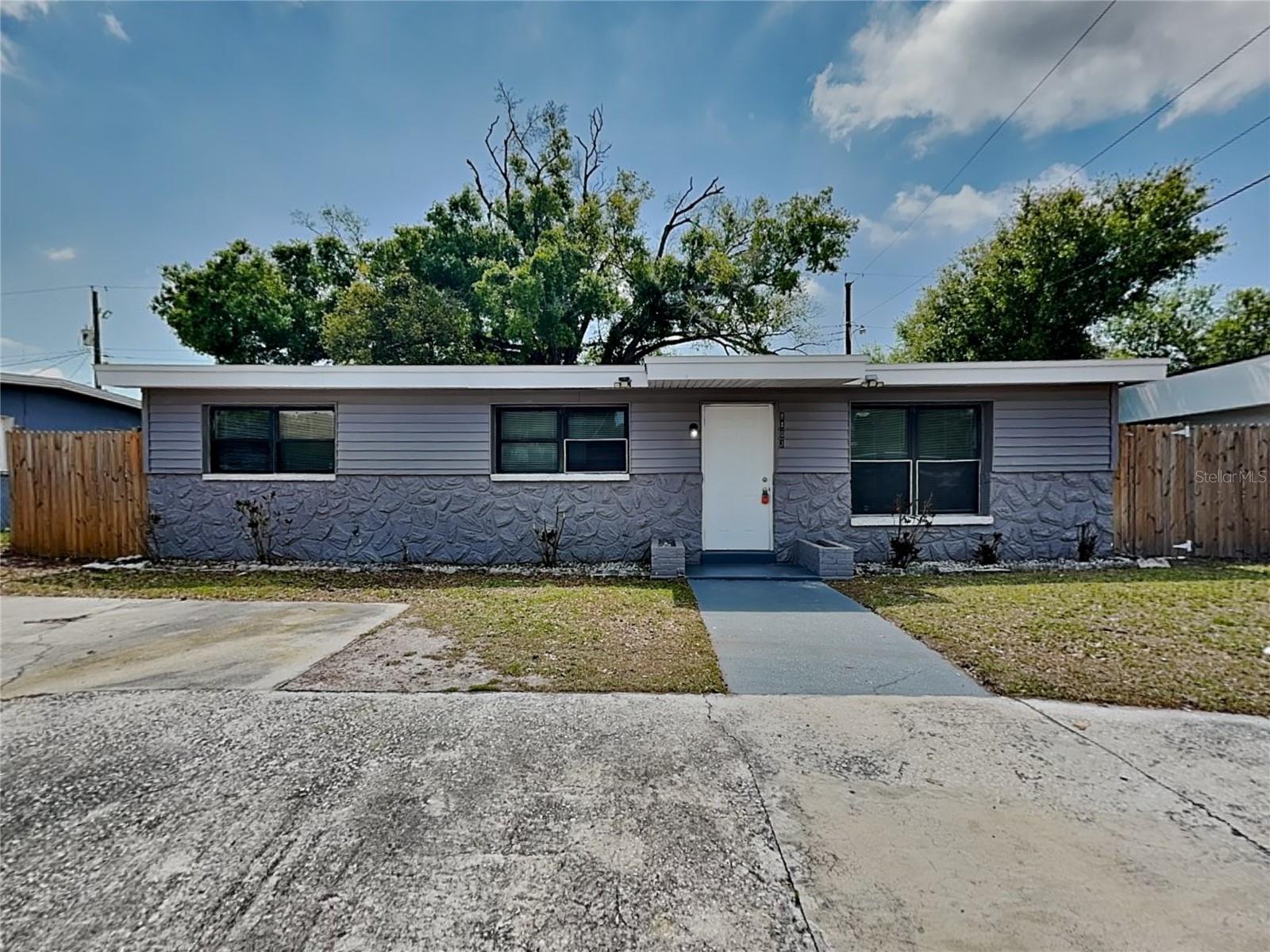 8403 LIBBY LN, TAMPA, FL, 33619