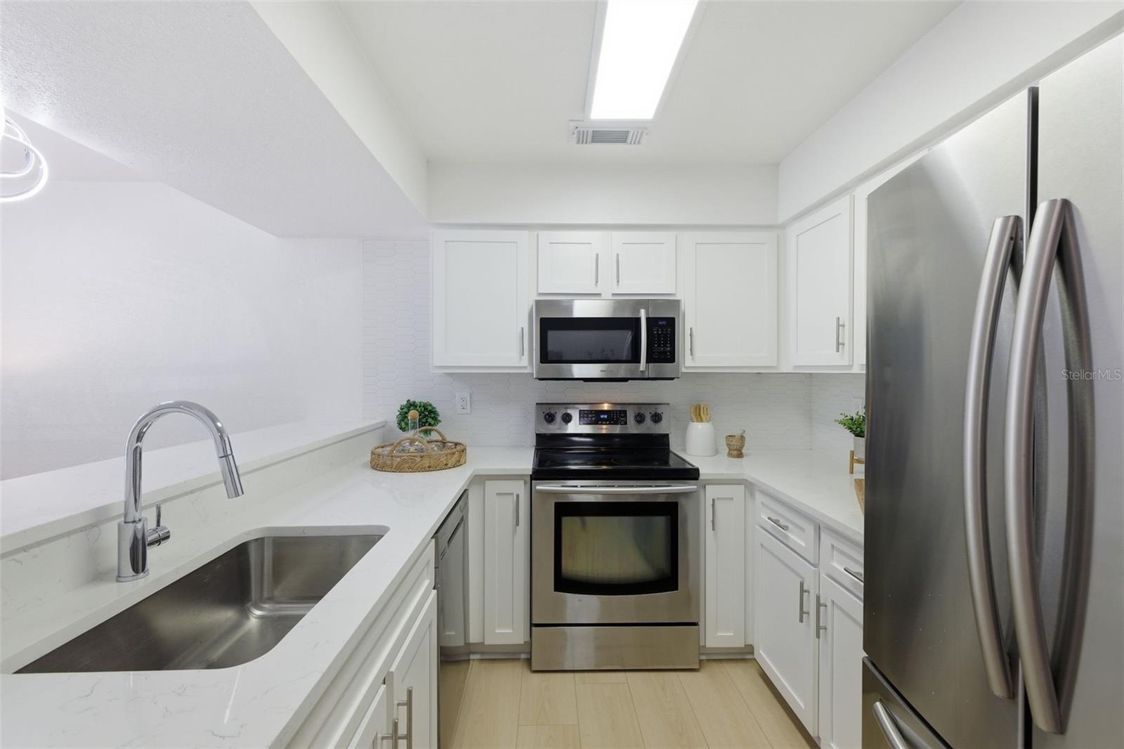 1555 CHATEAUX DE VILLE CT, CLEARWATER, FL, 33764