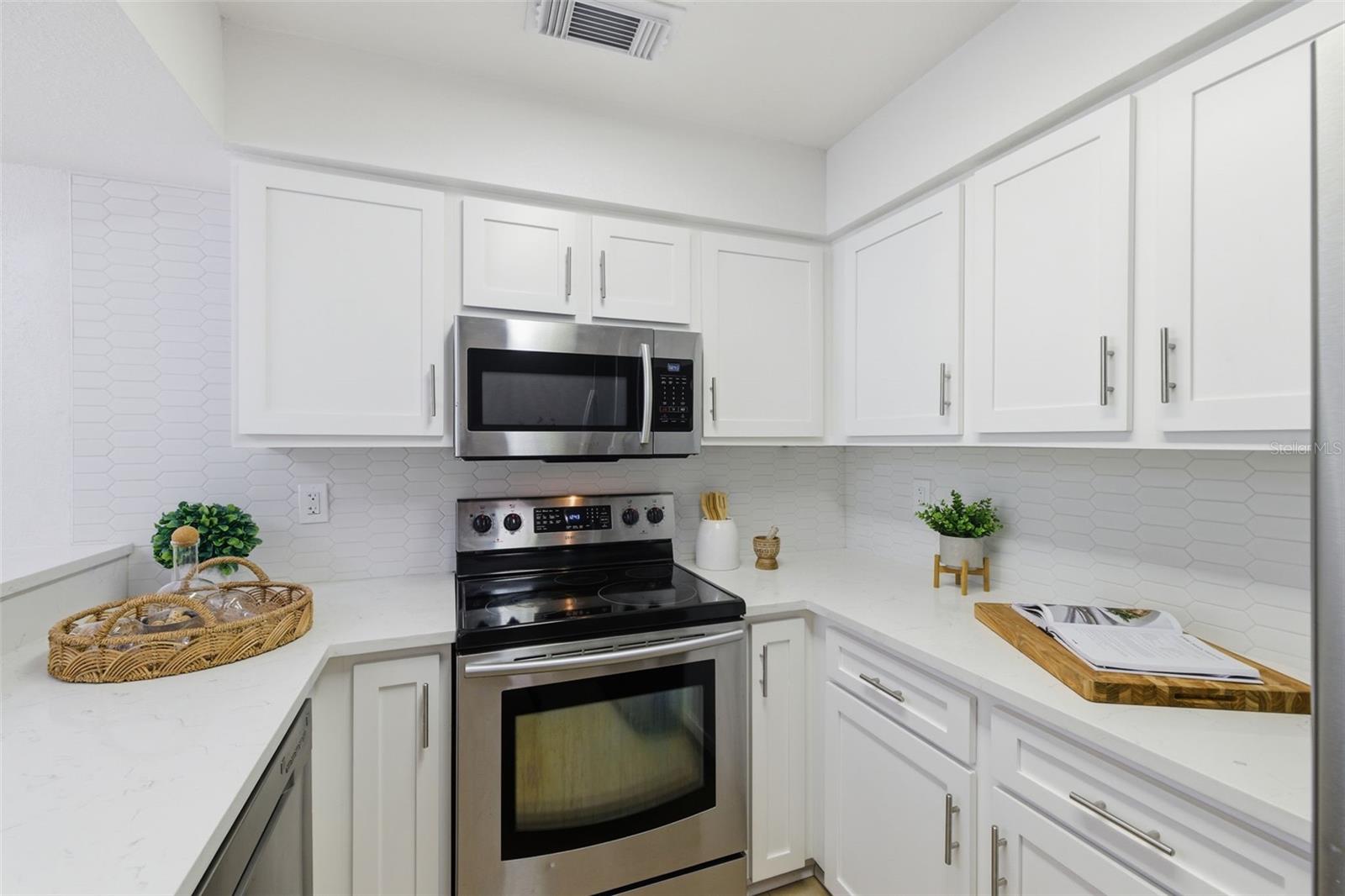 1555 CHATEAUX DE VILLE CT, CLEARWATER, FL, 33764