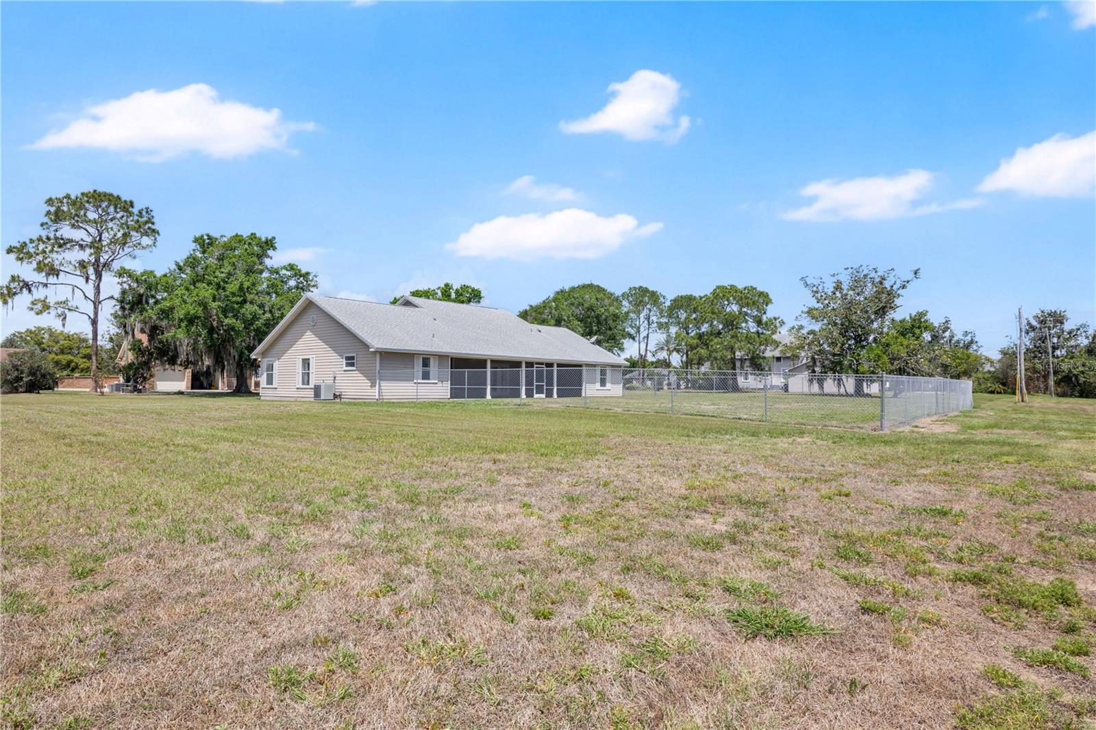 2105 CLUBHOUSE RD, LAKELAND, FL, 33813