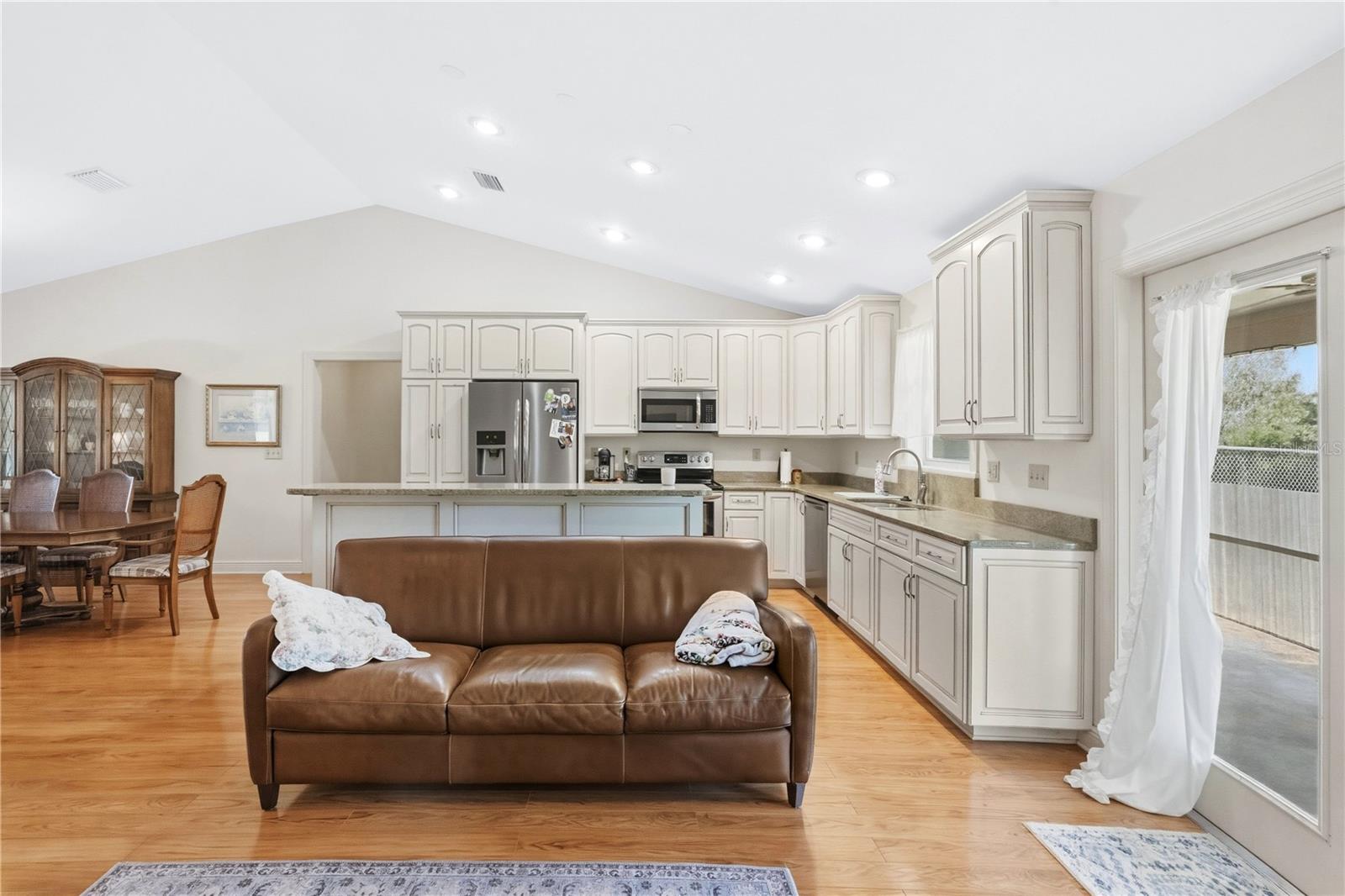 2105 CLUBHOUSE RD, LAKELAND, FL, 33813