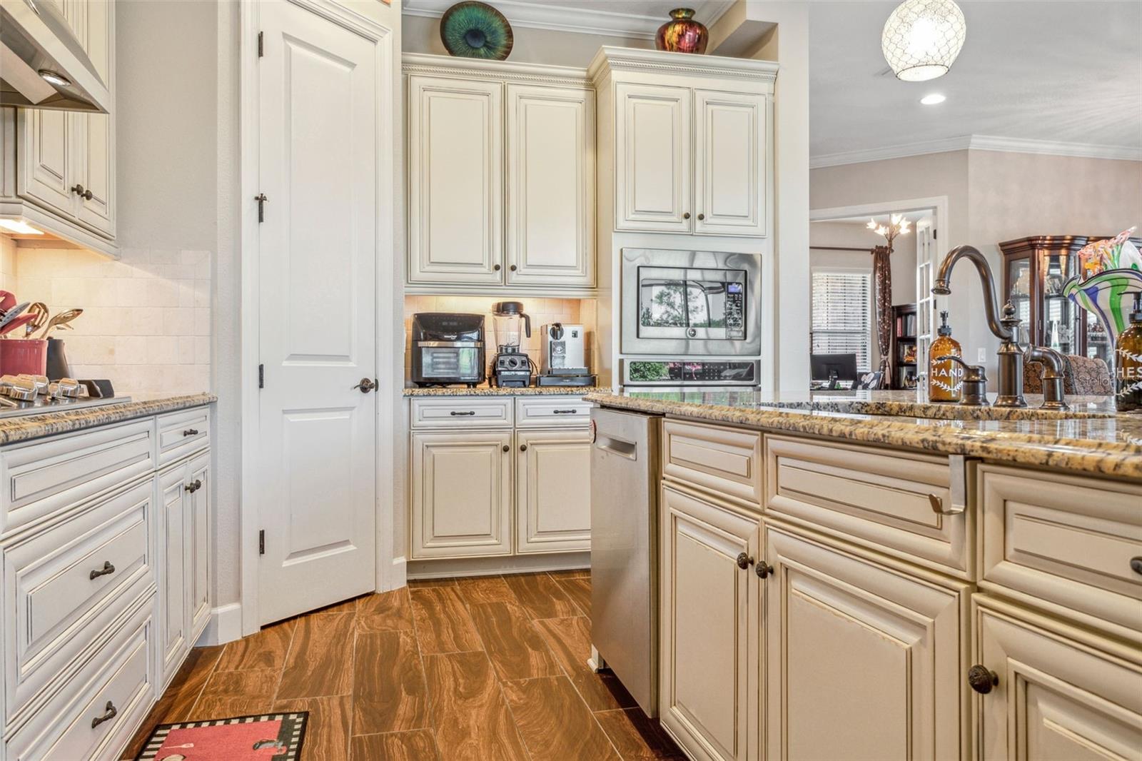 8530 GRAND ALBERATO RD, TAMPA, FL, 33647